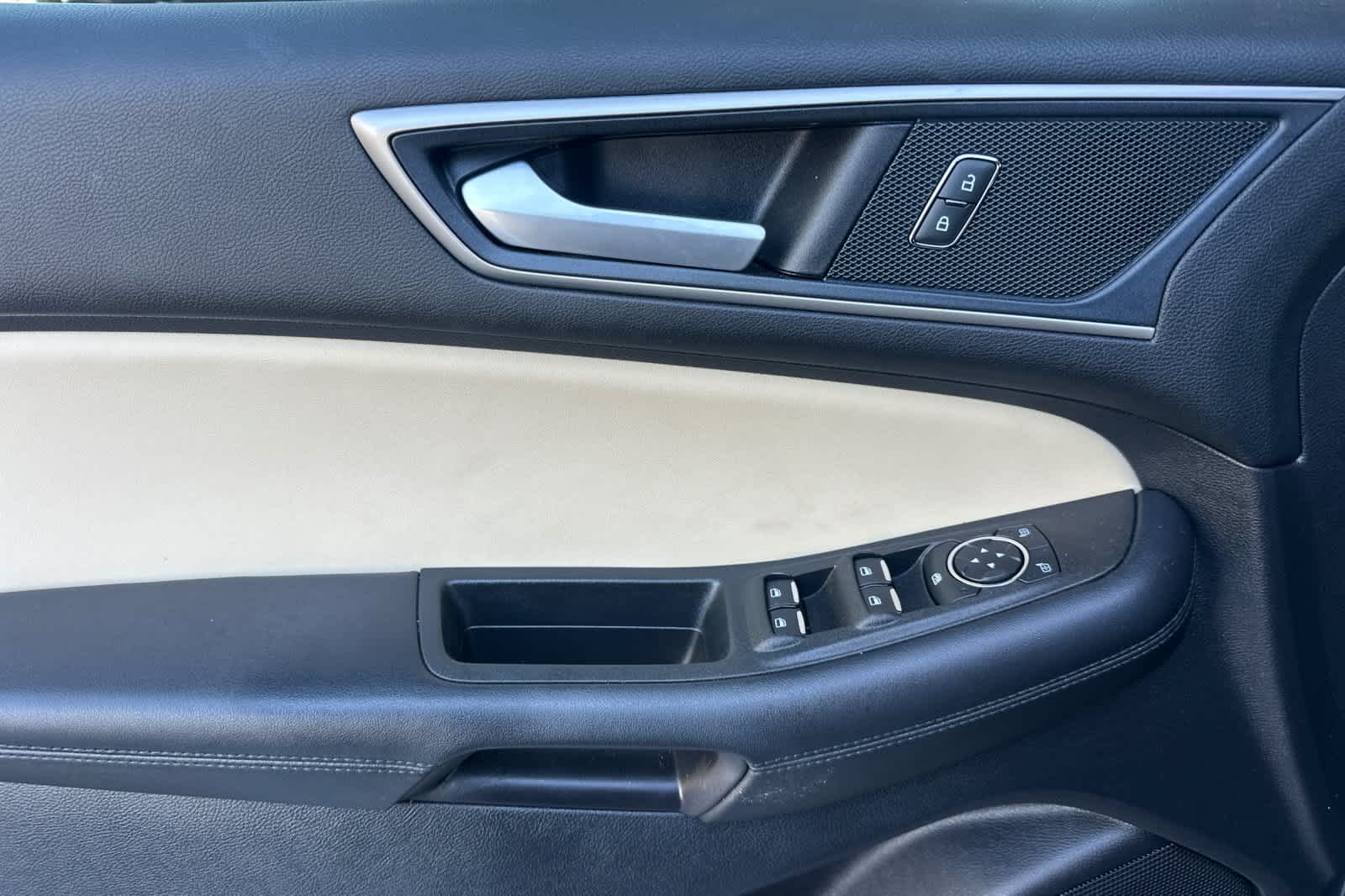 Thumbnail: 2021 Ford Edge - 12