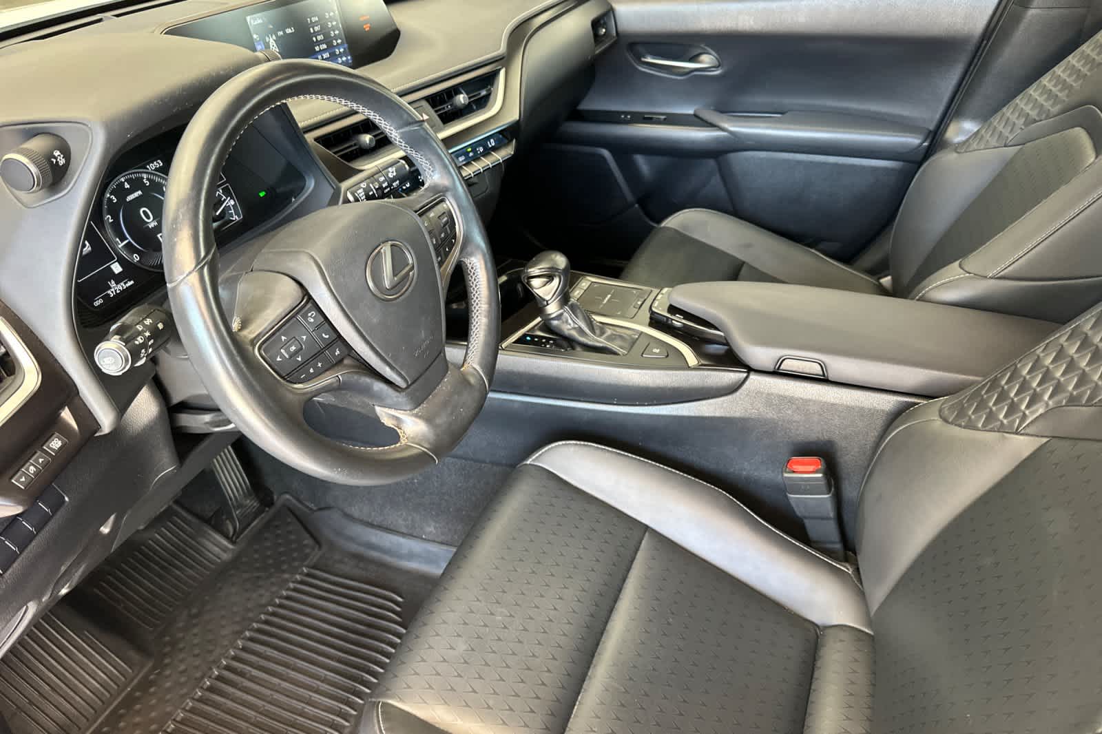 Thumbnail: 2022 Lexus UX - 11