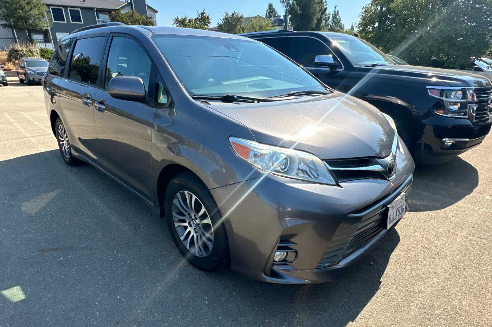 2019 Toyota Sienna XLE 4