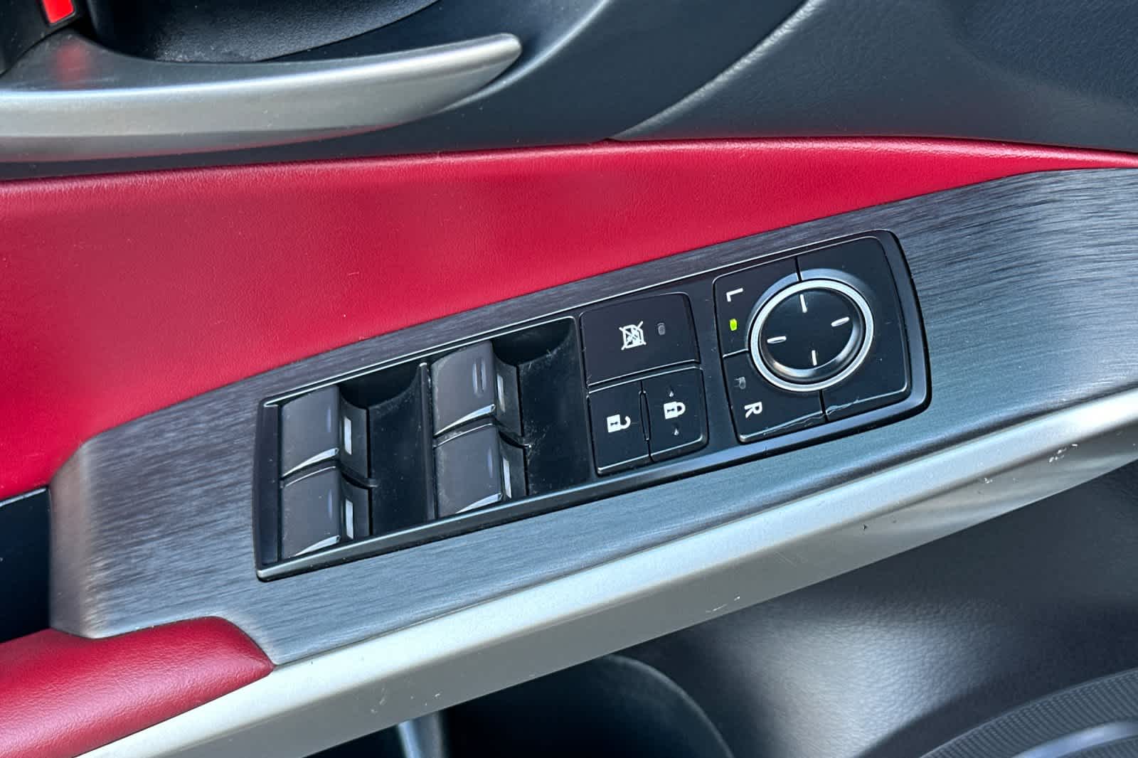 Thumbnail: 2020 Lexus IS - 13