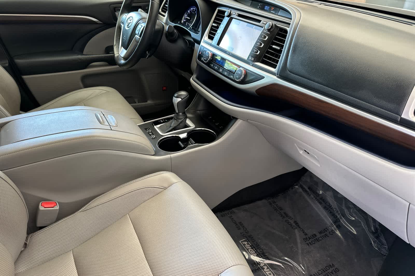 Thumbnail: 2014 Toyota Highlander - 17