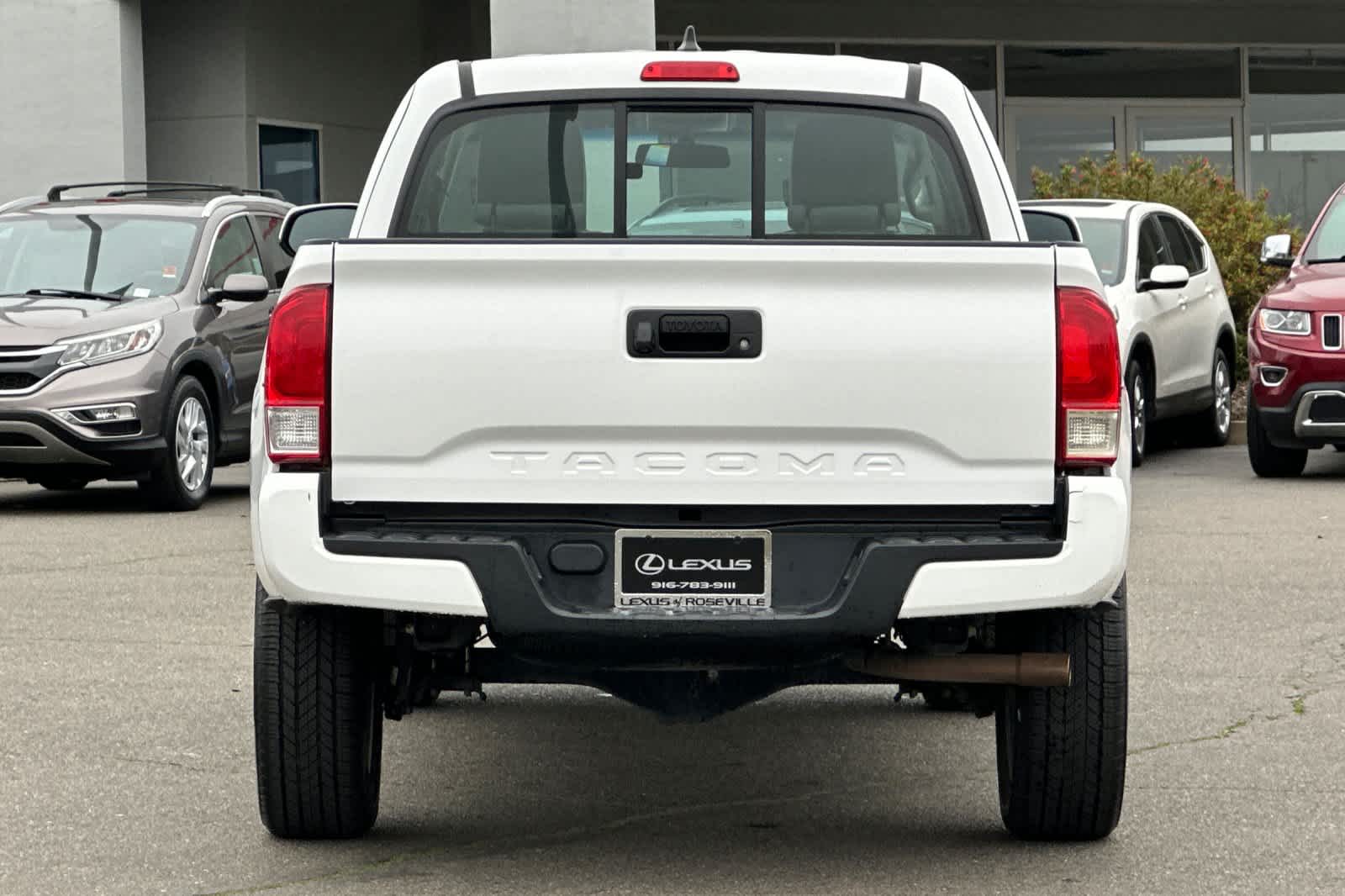 Thumbnail: 2016 Toyota Tacoma - 8