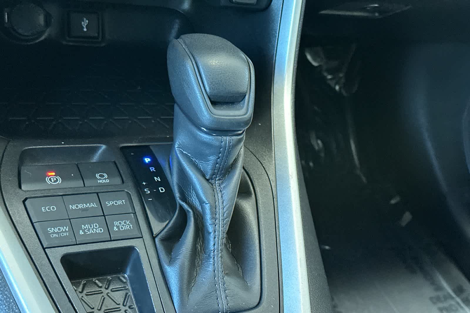 Thumbnail: 2022 Toyota RAV4 - 23