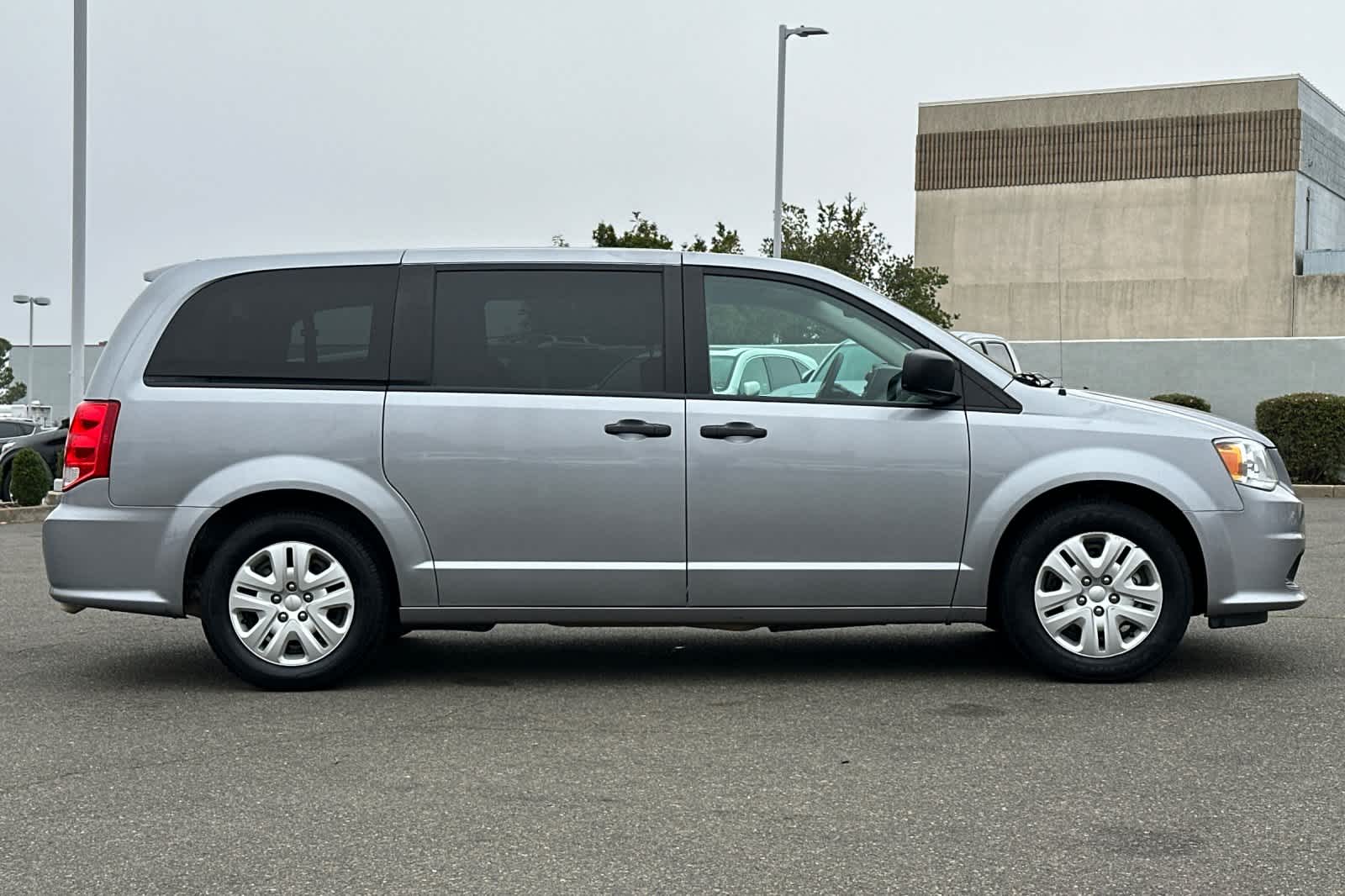 Thumbnail: 2019 Dodge Grand Caravan - 6