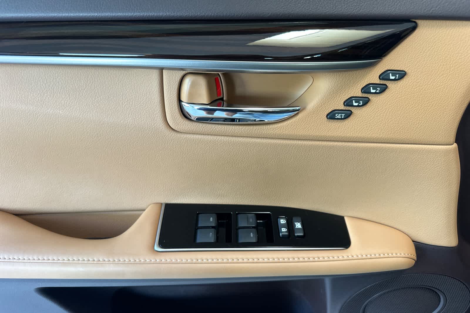 Thumbnail: 2016 Lexus ES - 12