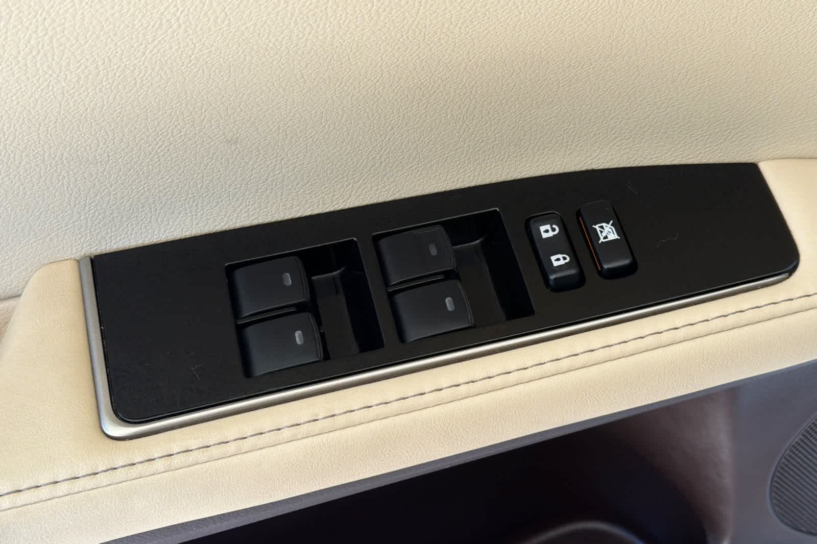 Thumbnail: 2016 Lexus ES - 13