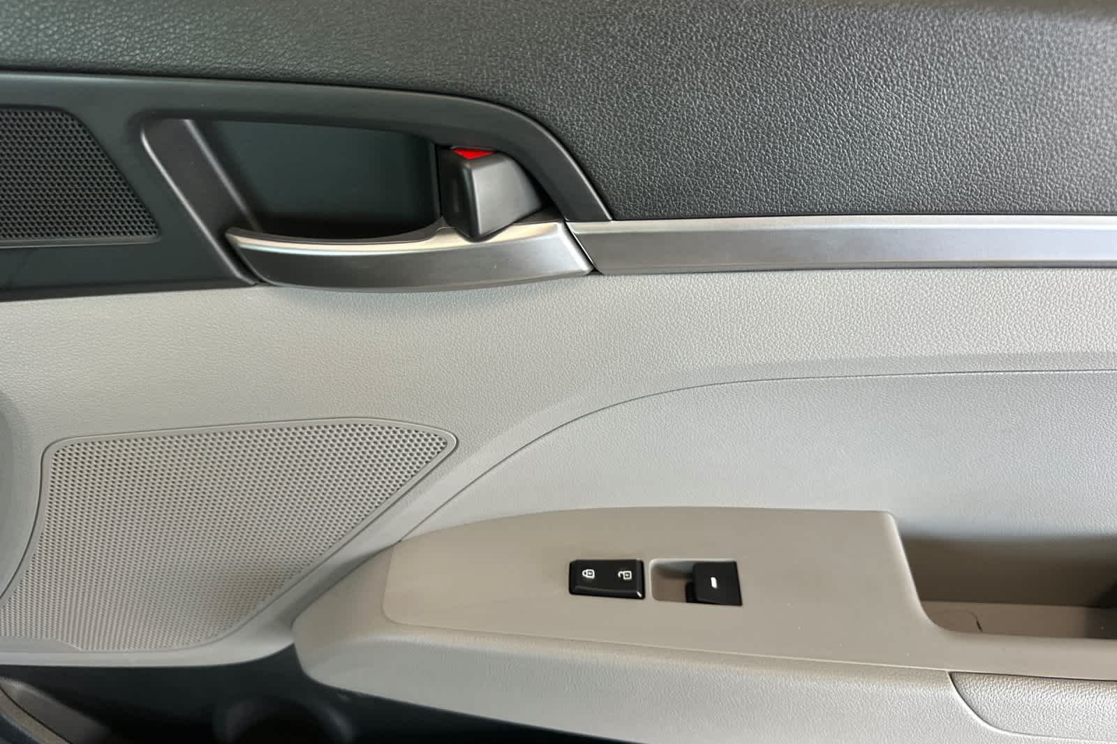 Thumbnail: 2019 Hyundai Elantra - 17