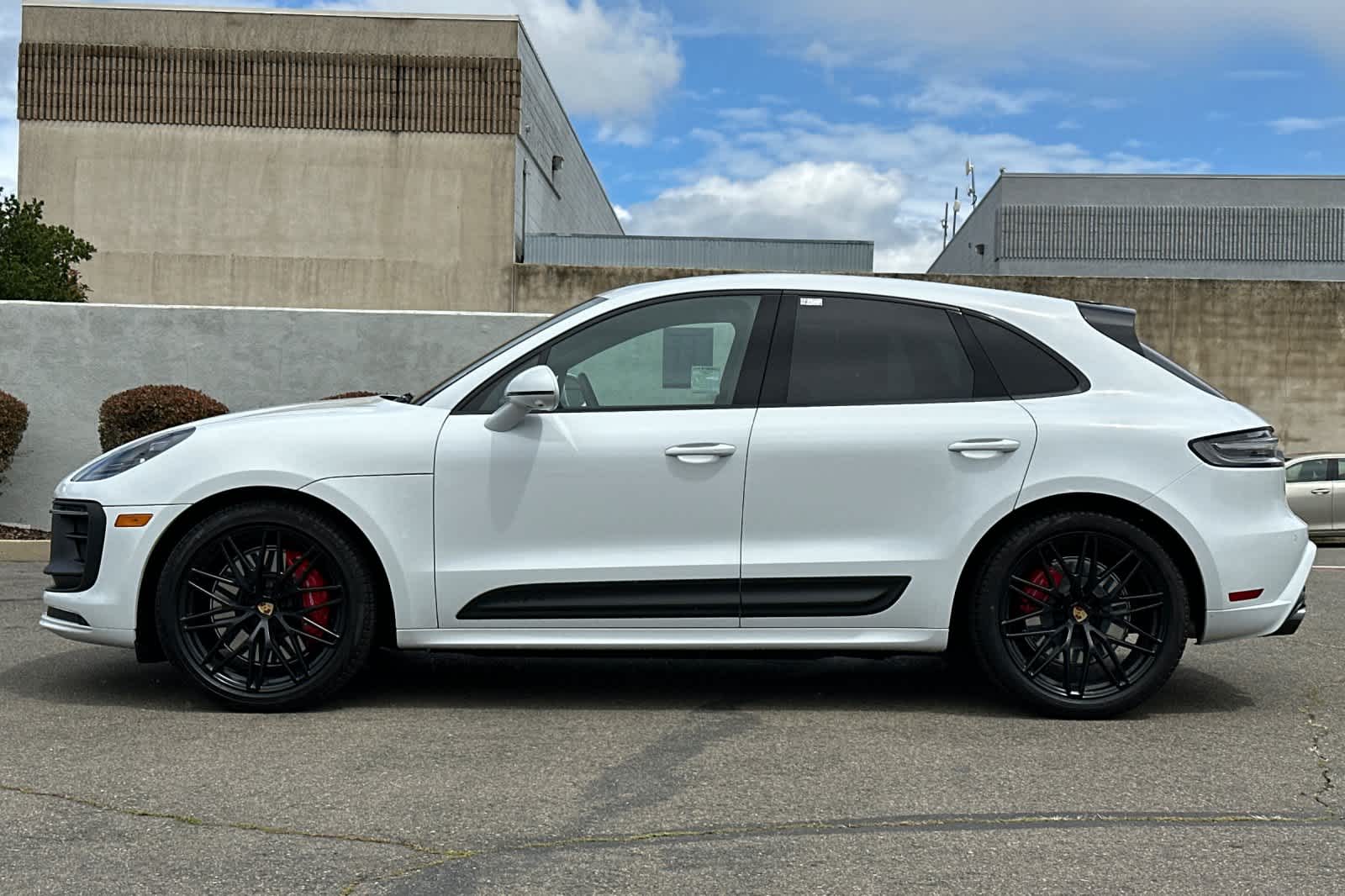 Thumbnail: 2023 Porsche Macan - 9