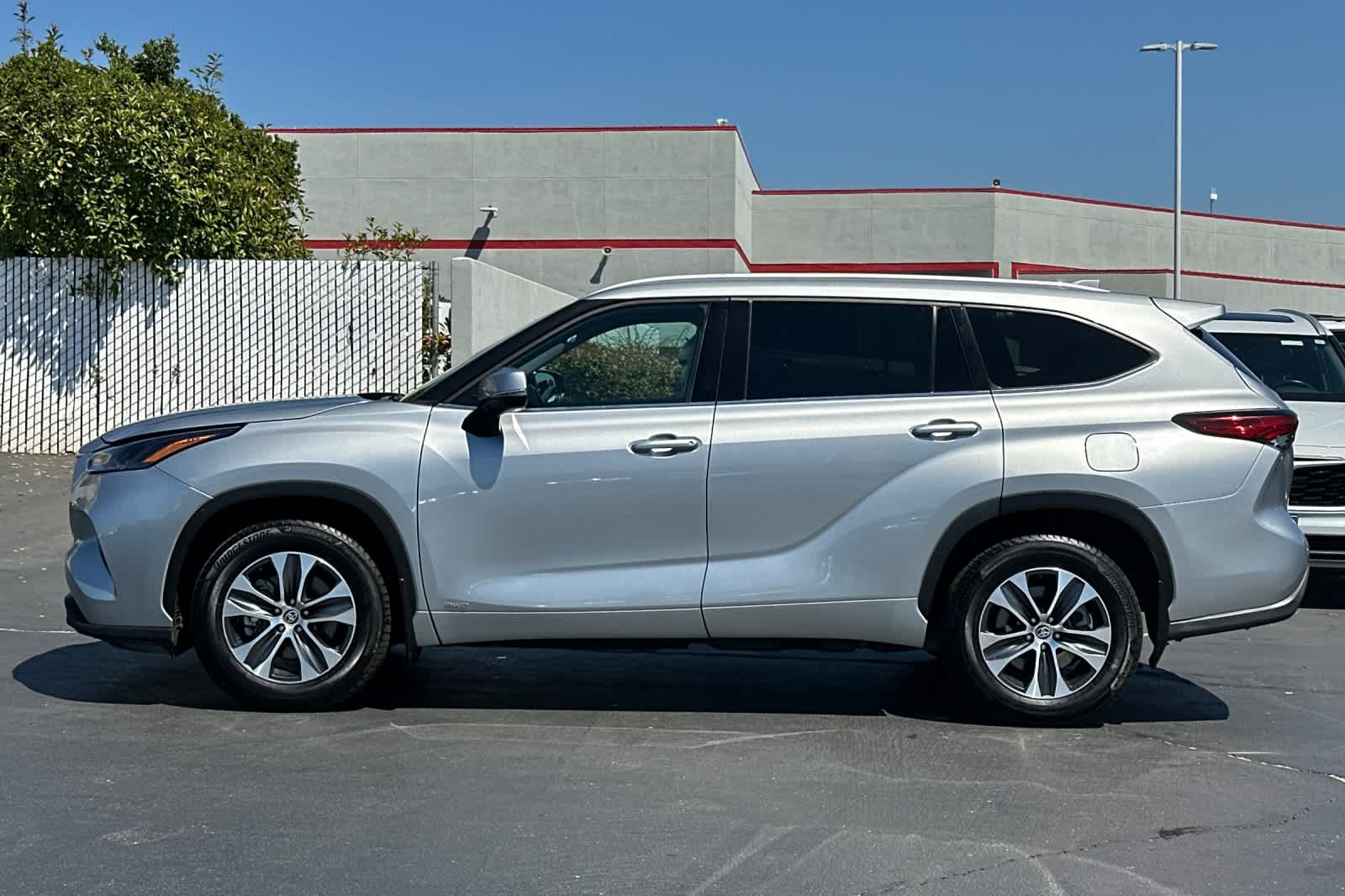 Thumbnail: 2022 Toyota Highlander - 9