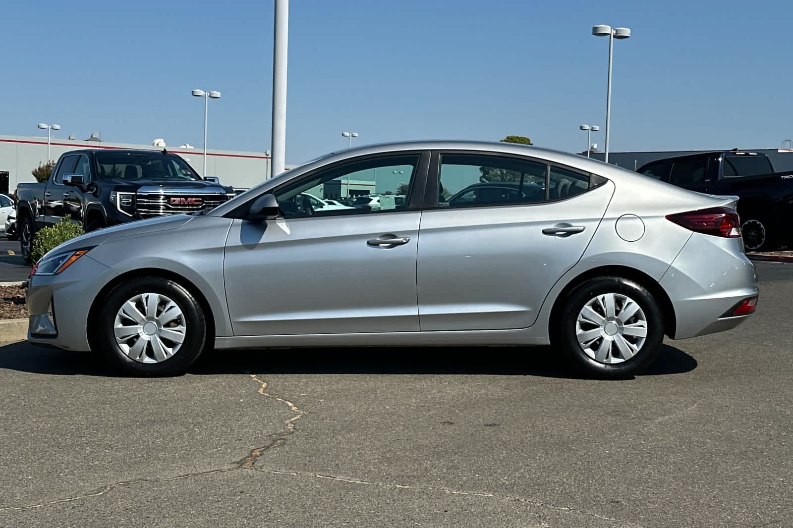 Thumbnail: 2020 Hyundai Elantra - 9
