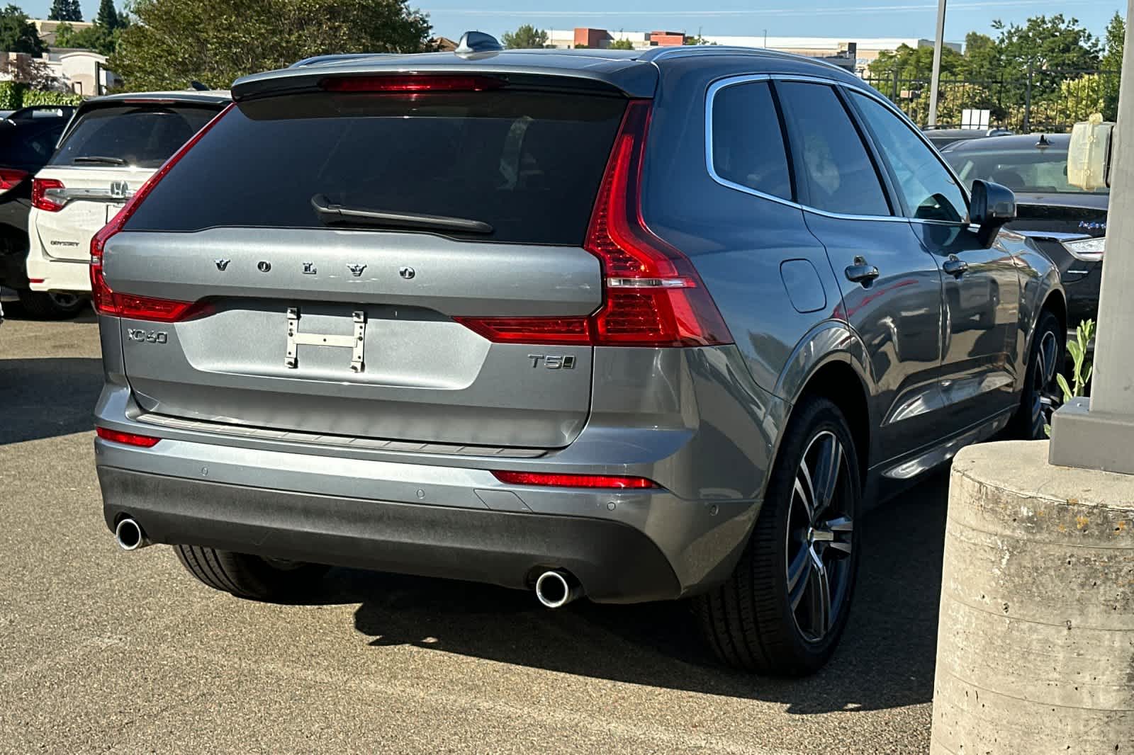 Thumbnail: 2018 Volvo XC60 - 2