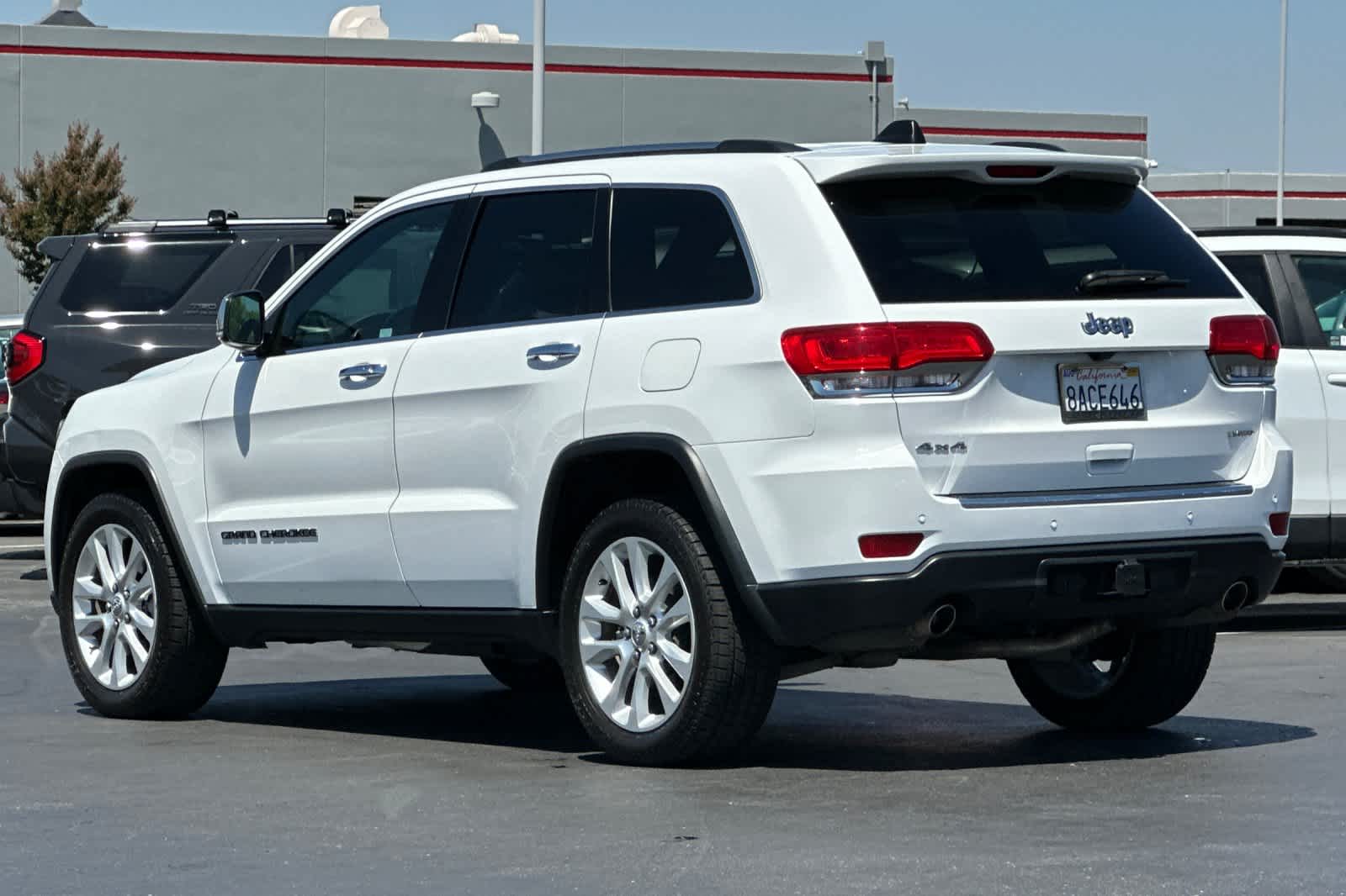 Thumbnail: 2017 Jeep Grand Cherokee - 7