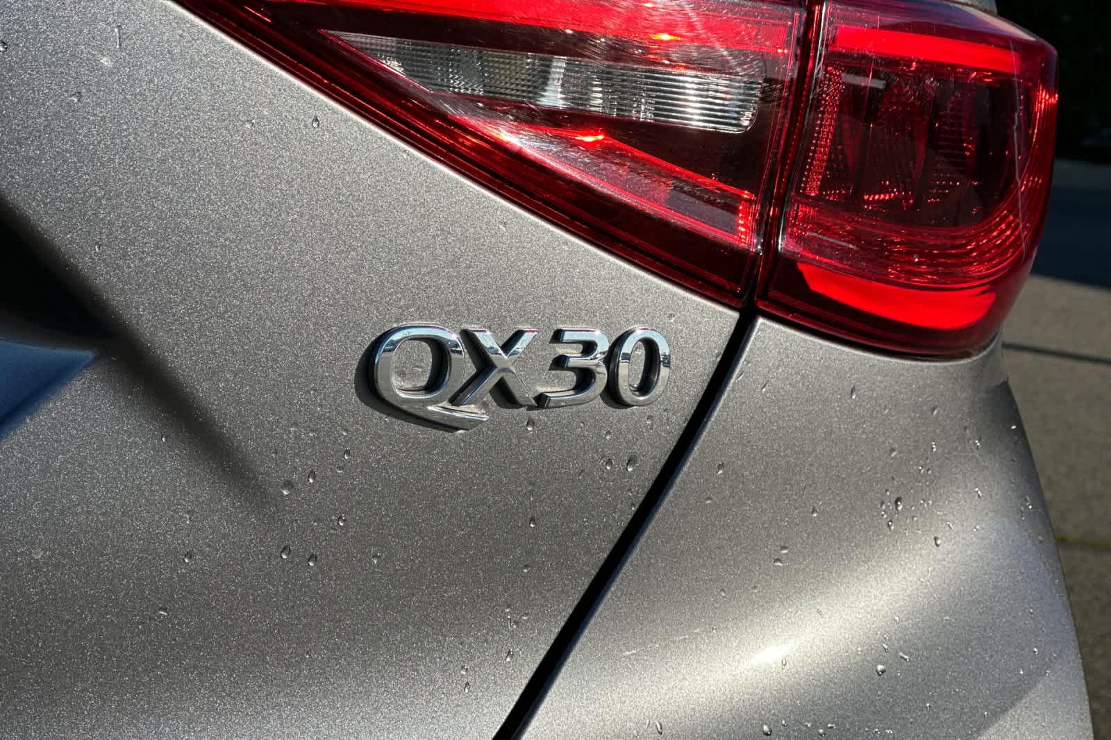 Thumbnail: 2018 INFINITI QX30 - 32