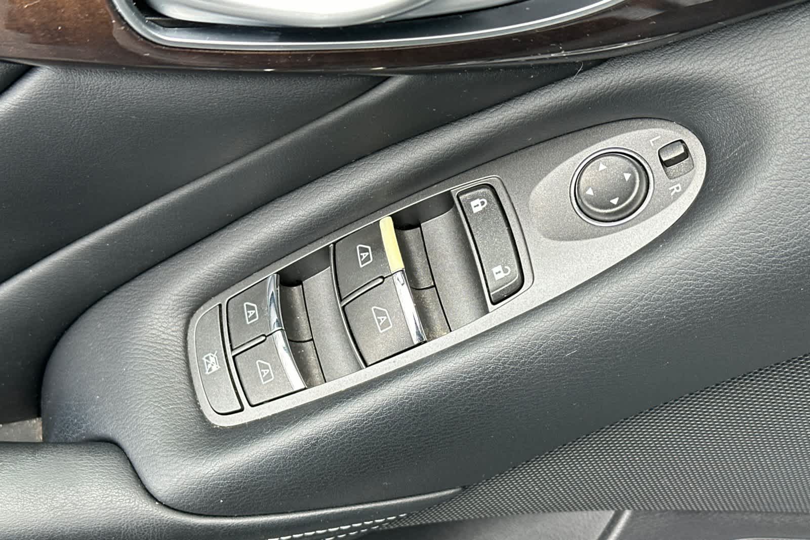 Thumbnail: 2014 INFINITI Q50 - 13