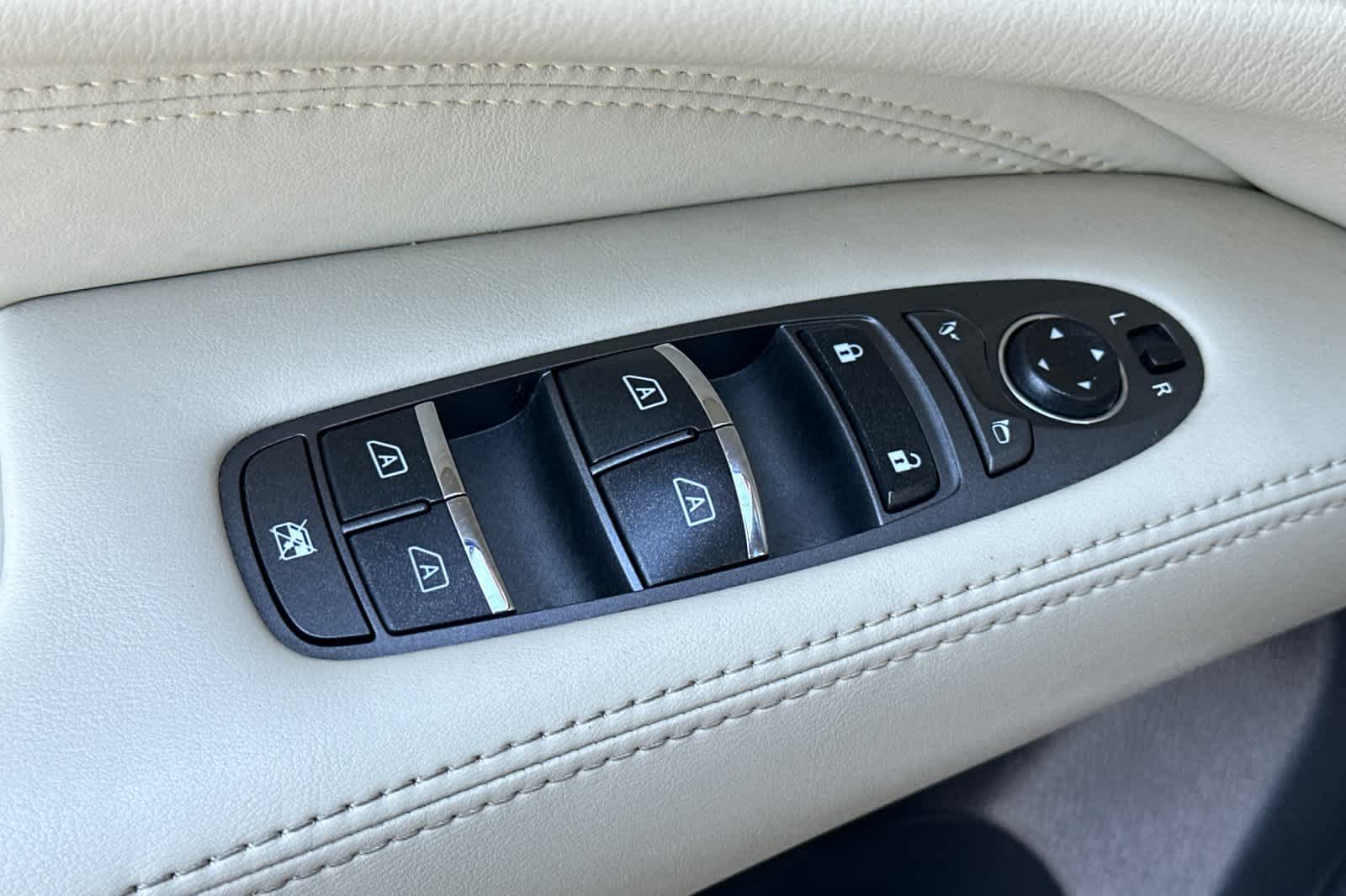 Thumbnail: 2016 INFINITI QX60 - 13
