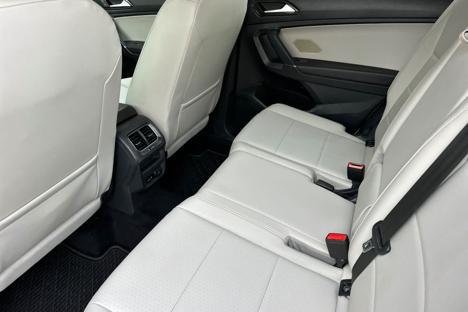 Thumbnail: 2018 Volkswagen Tiguan - 4