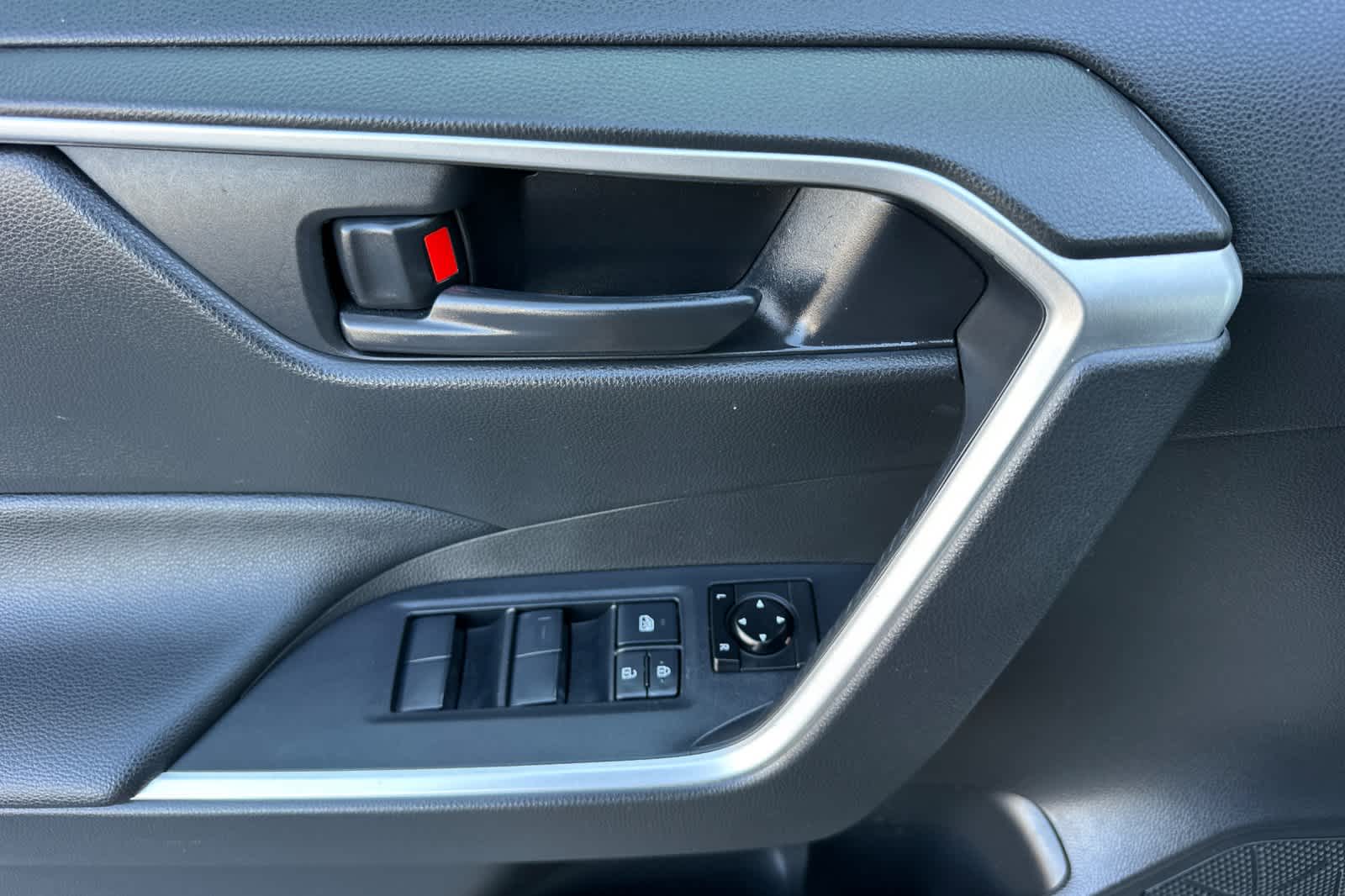 Thumbnail: 2020 Toyota RAV4 - 12