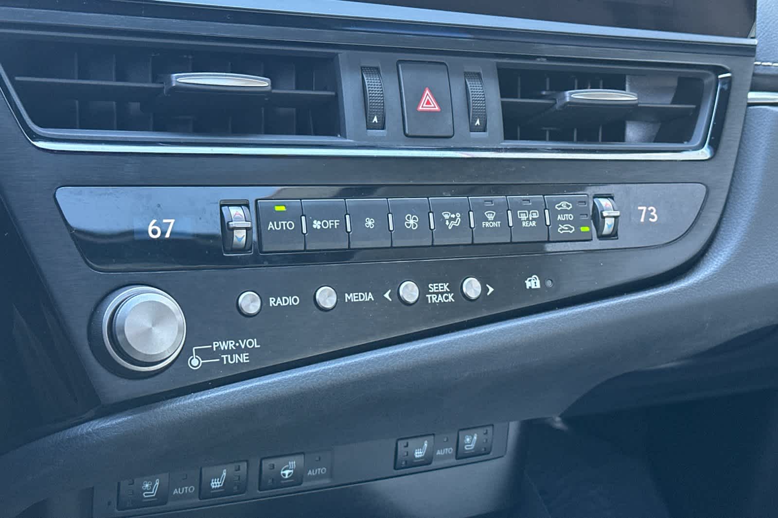 Thumbnail: 2023 Lexus ES - 21