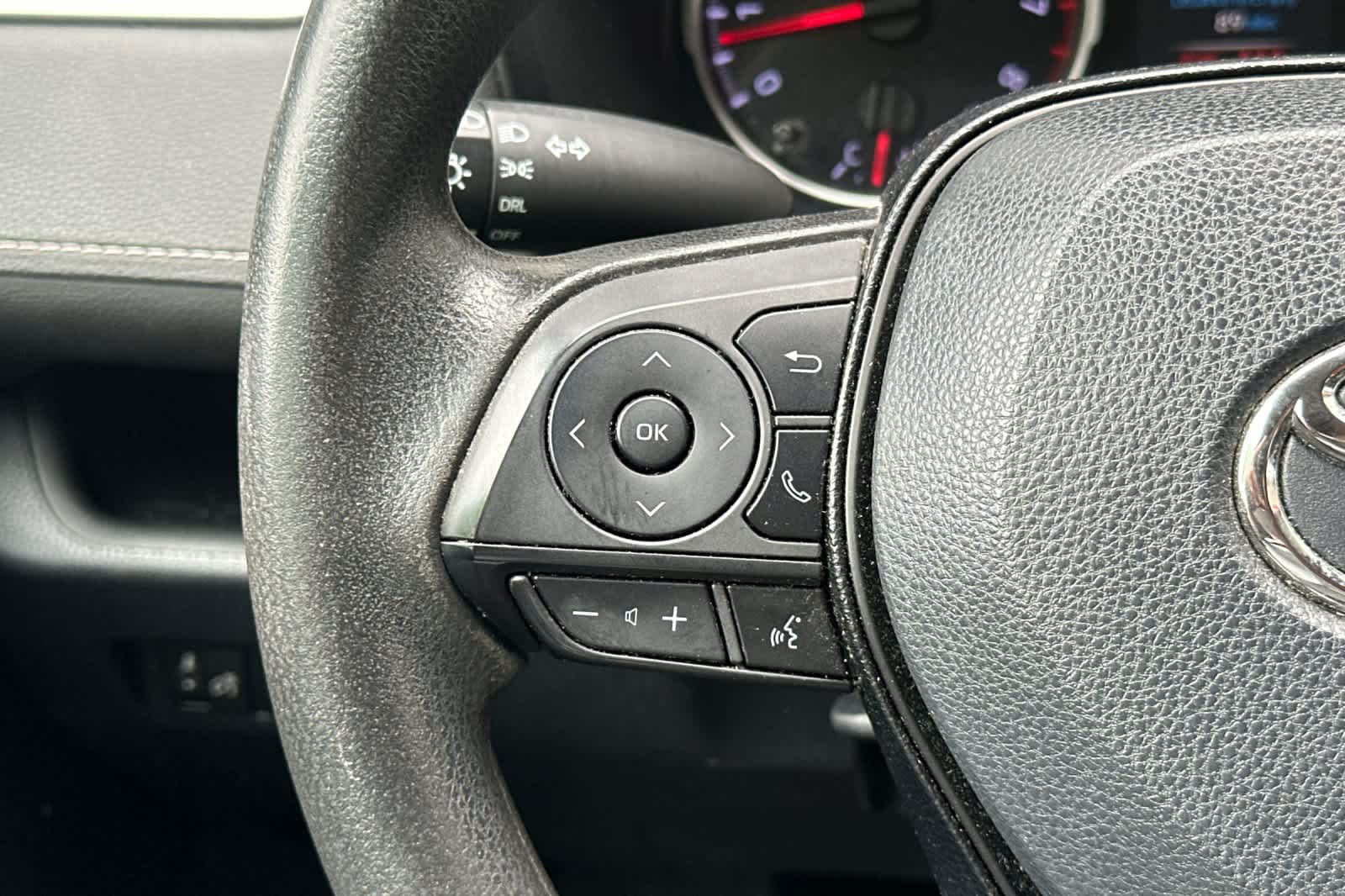 Thumbnail: 2019 Toyota RAV4 - 25