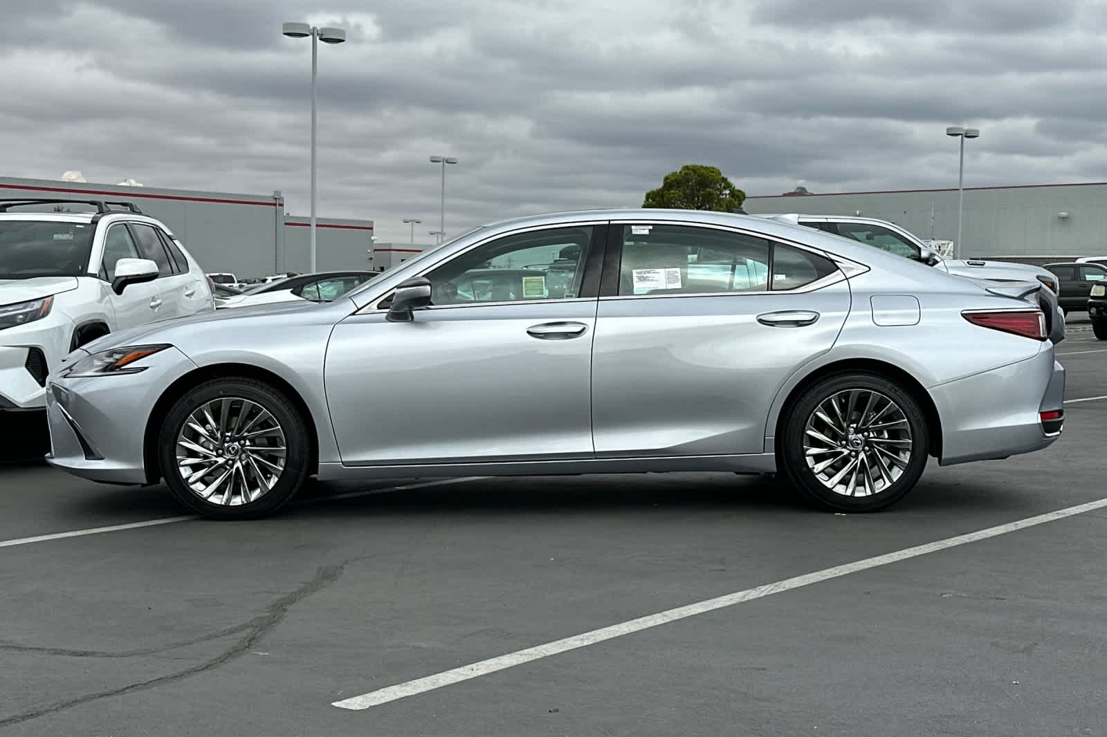 Thumbnail: 2025 Lexus ES - 9