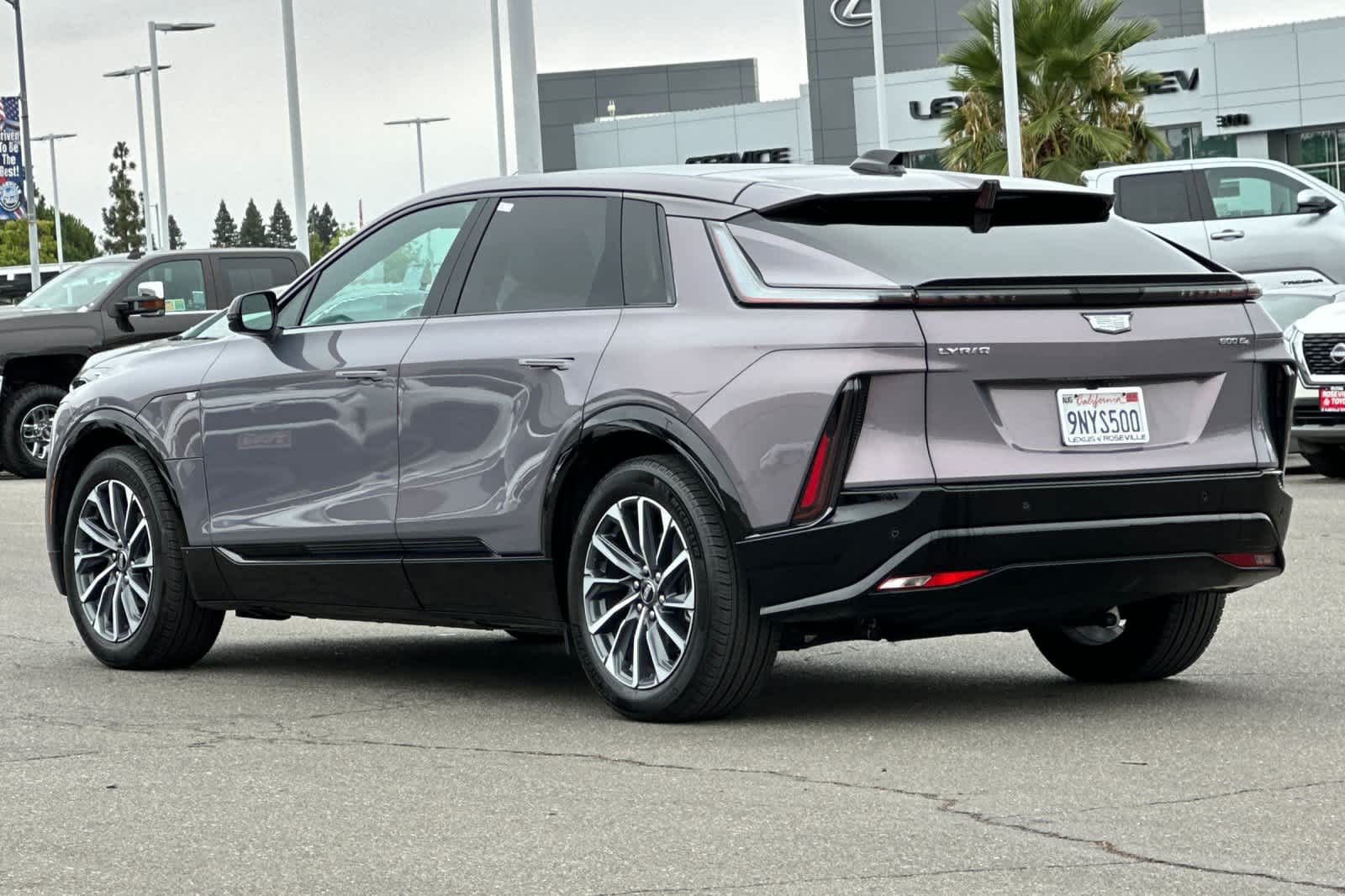 Thumbnail: 2024 Cadillac Lyriq - 7