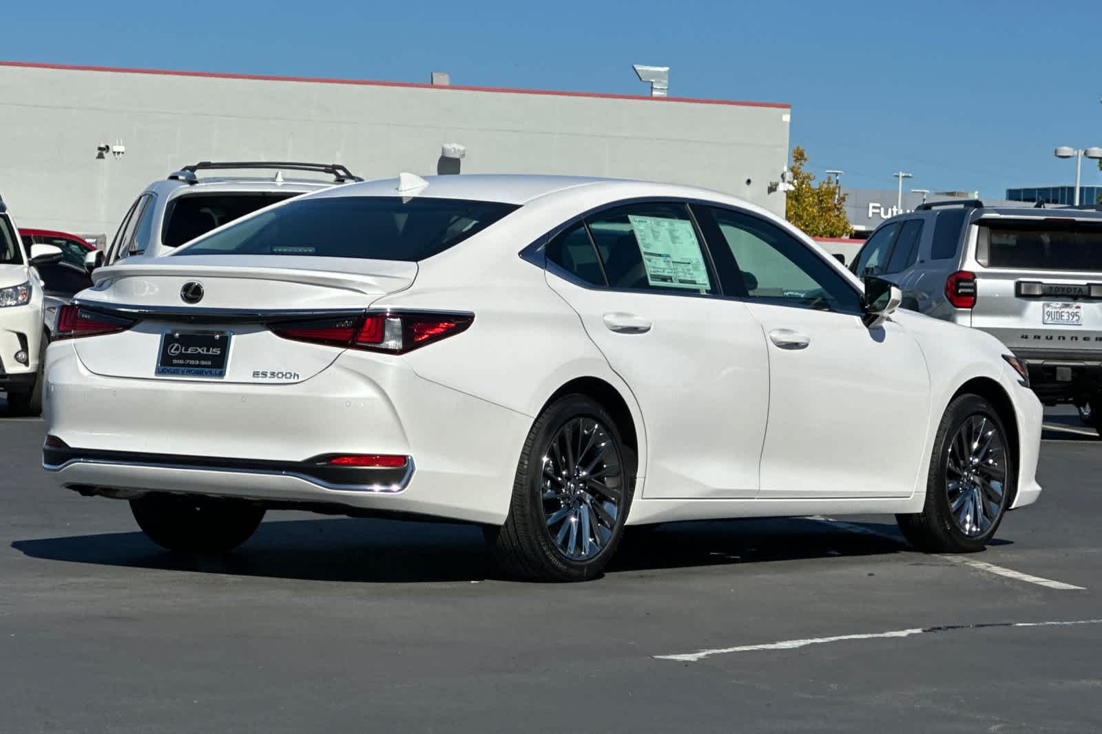 Thumbnail: 2025 Lexus ES - 2