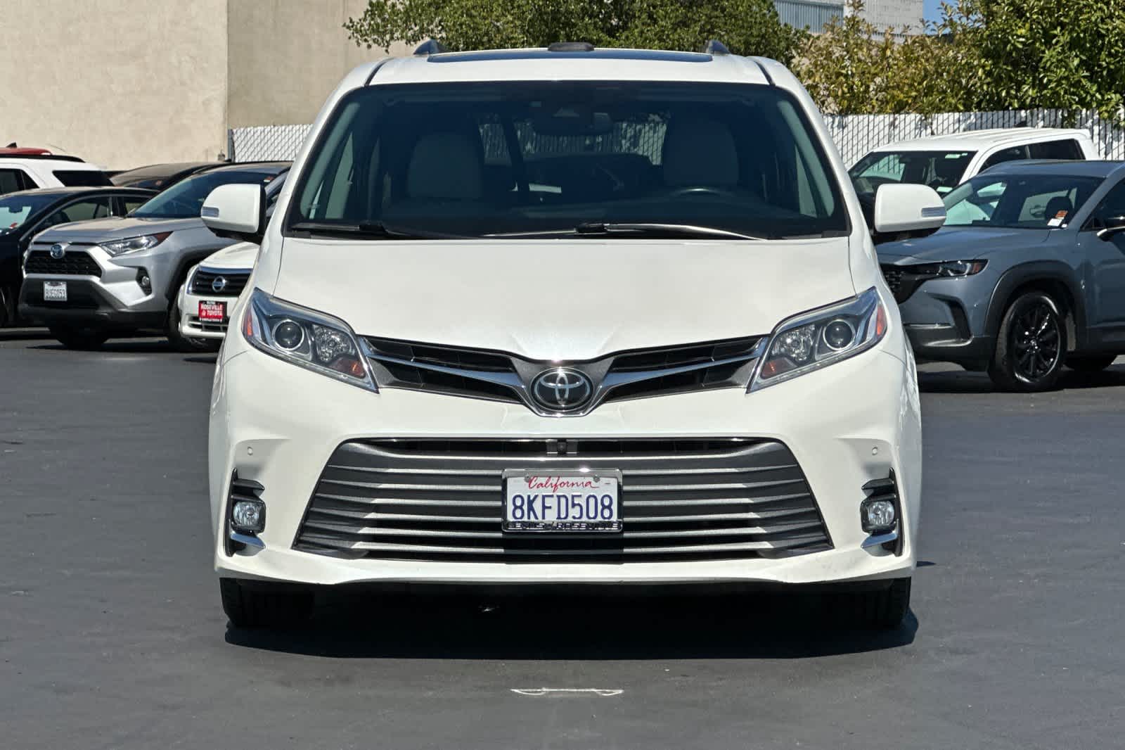 Thumbnail: 2019 Toyota Sienna - 10
