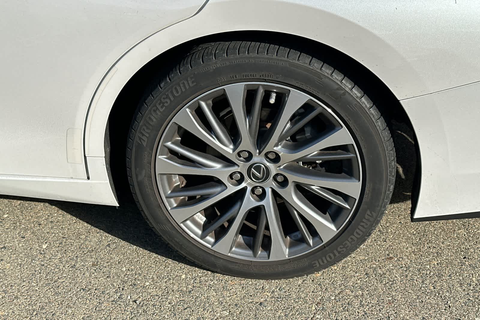 Thumbnail: 2019 Lexus ES - 18