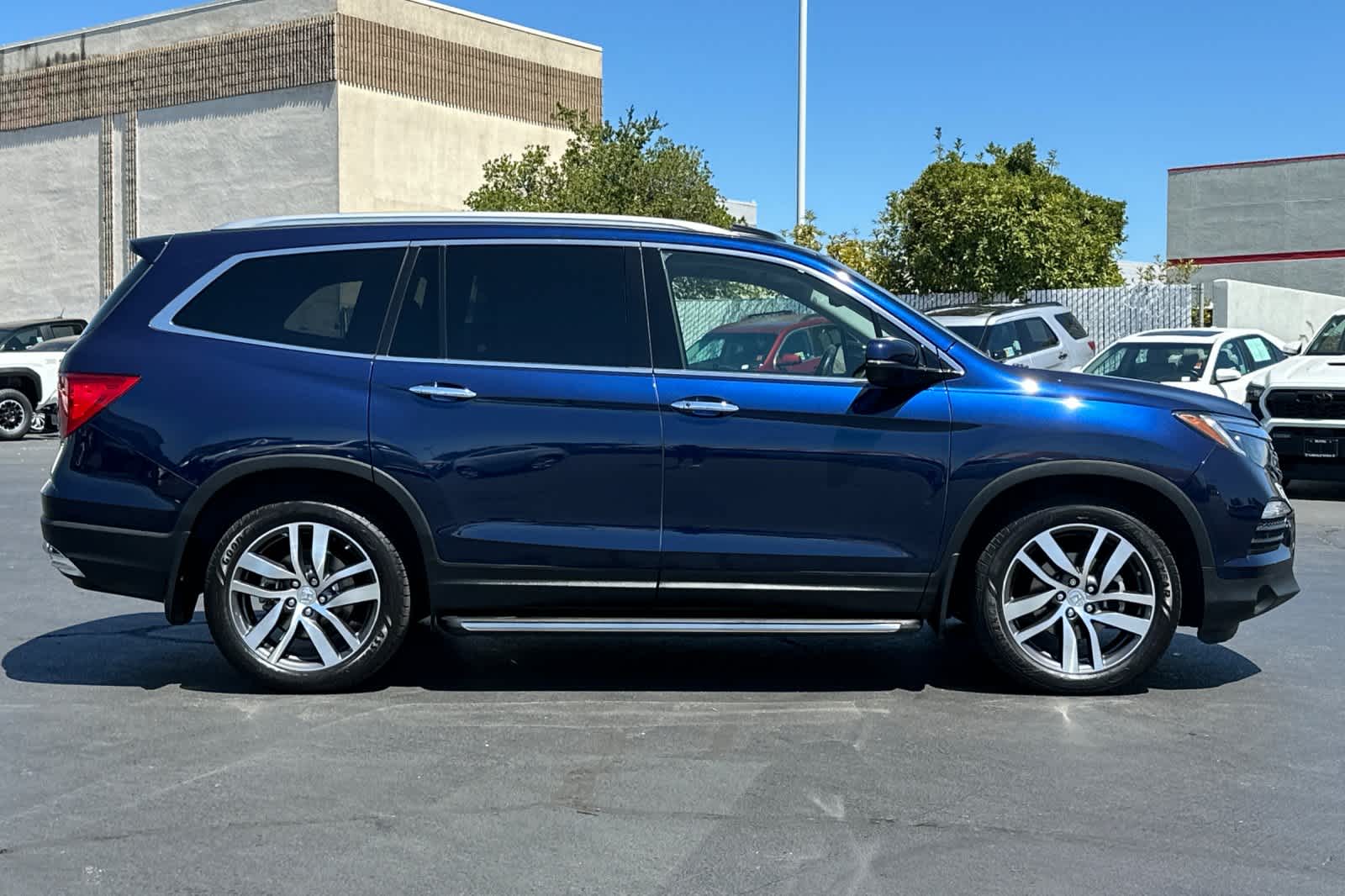 Thumbnail: 2017 Honda Pilot - 6