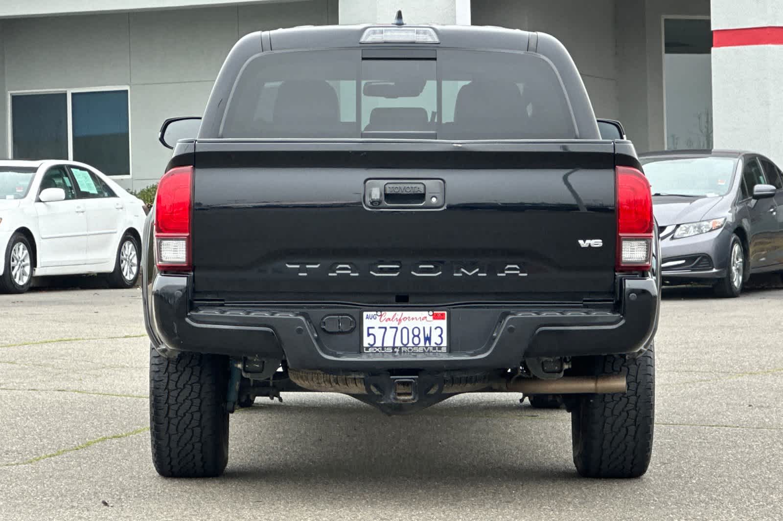 Thumbnail: 2018 Toyota Tacoma - 8