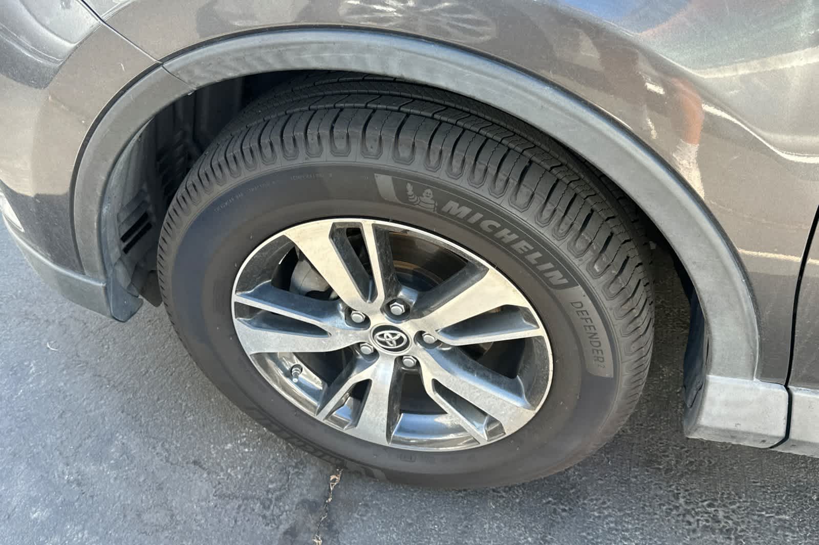 Thumbnail: 2018 Toyota RAV4 - 21