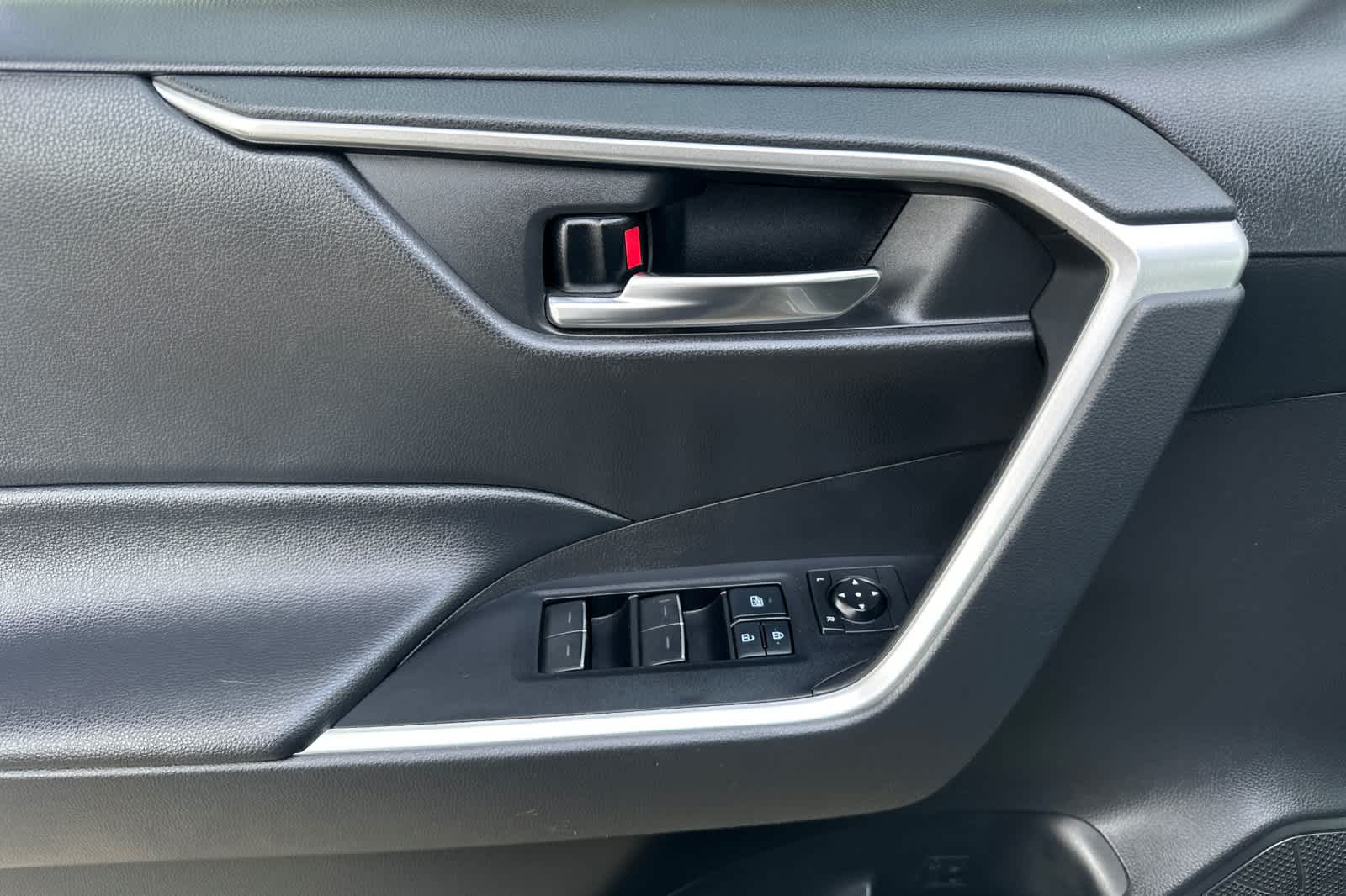 Thumbnail: 2022 Toyota RAV4 - 12