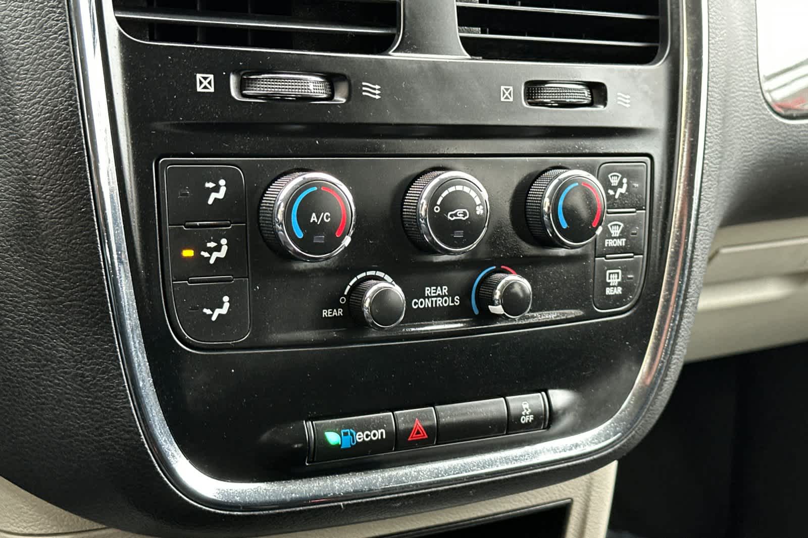 Thumbnail: 2019 Dodge Grand Caravan - 22