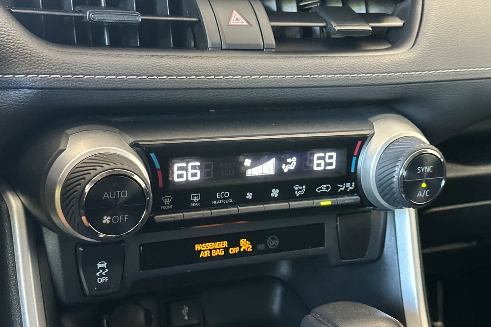 Thumbnail: 2021 Toyota RAV4 - 22