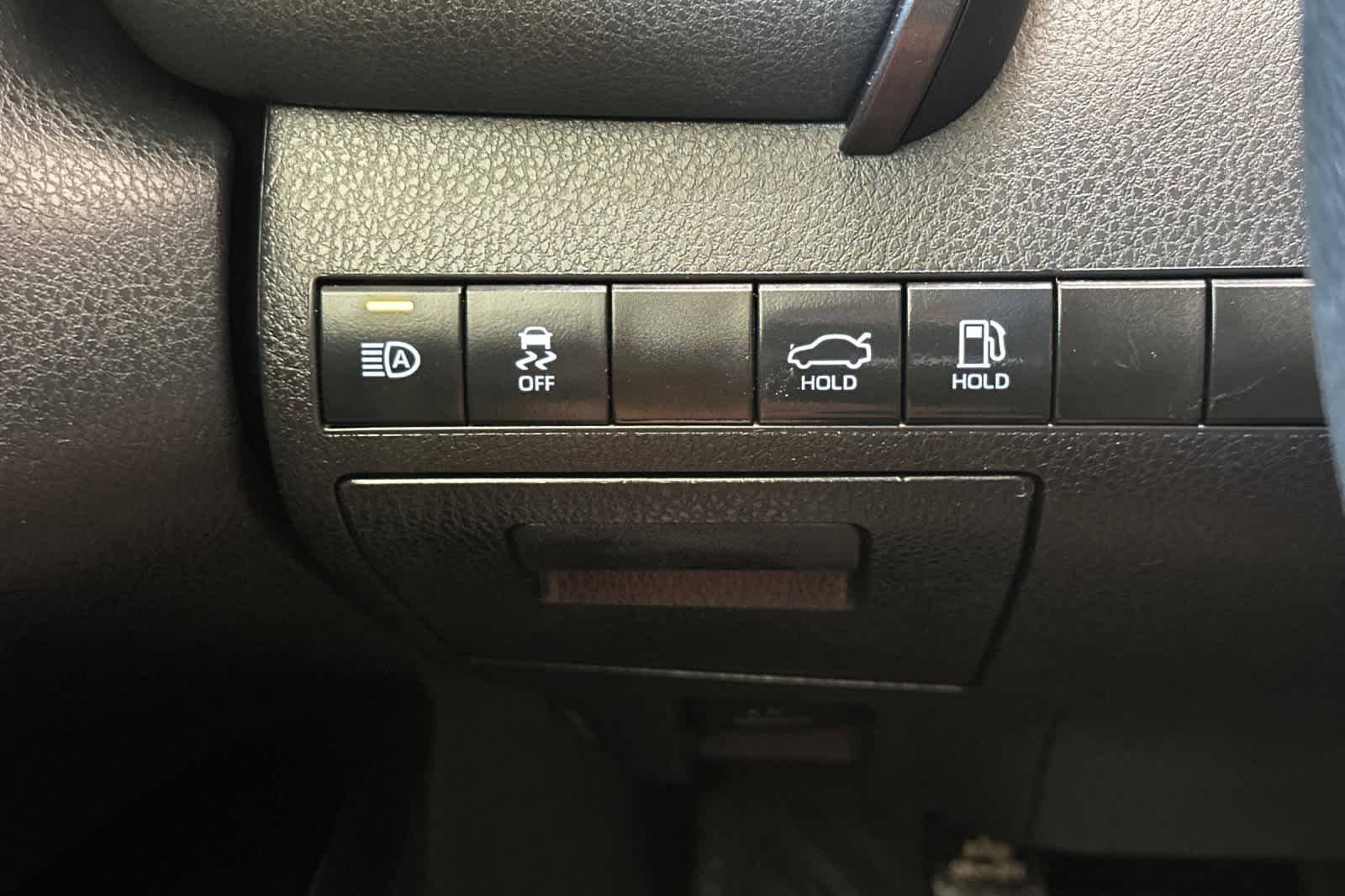 2019 Toyota Camry LE 27