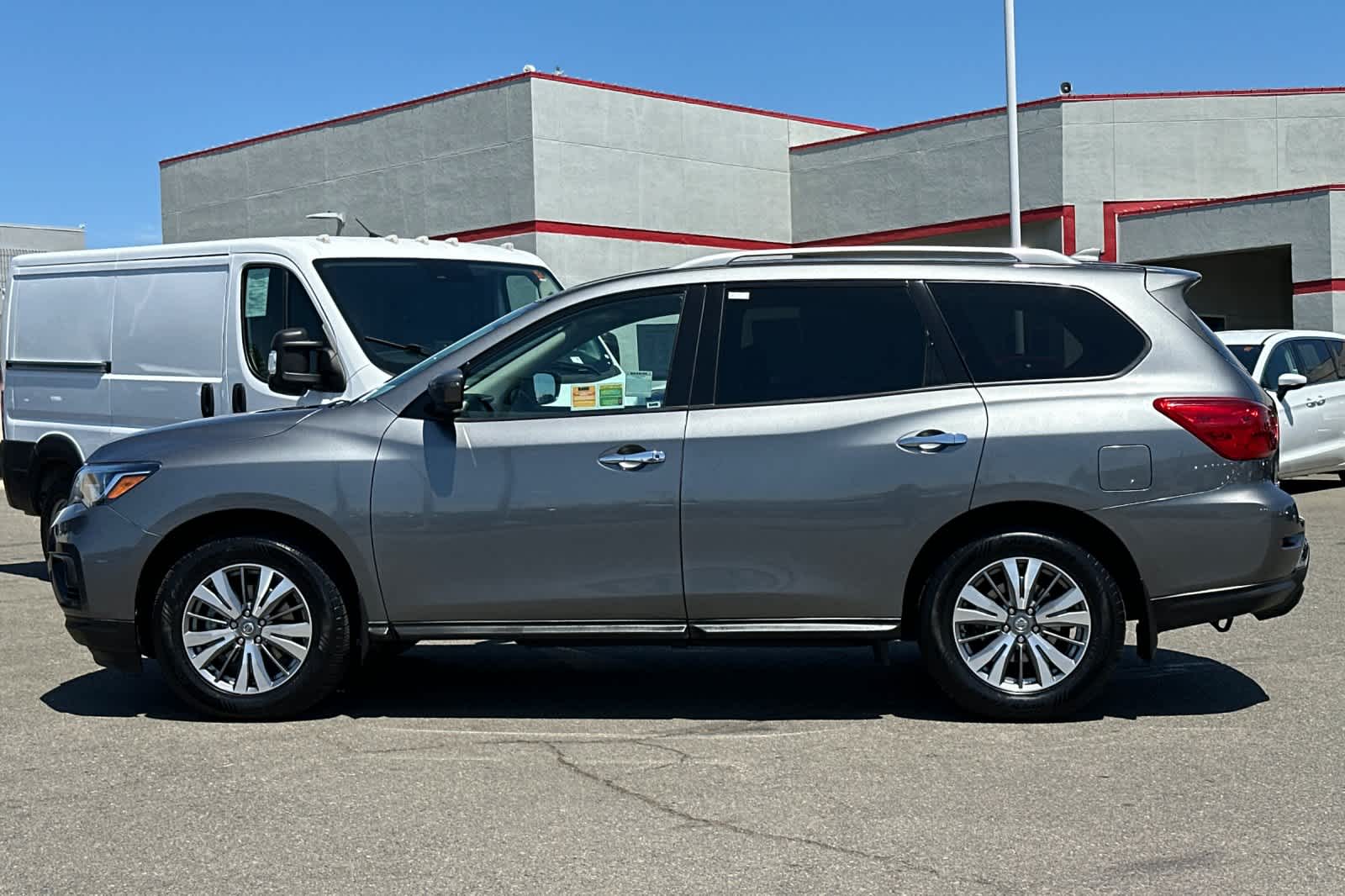 Thumbnail: 2020 Nissan Pathfinder - 9