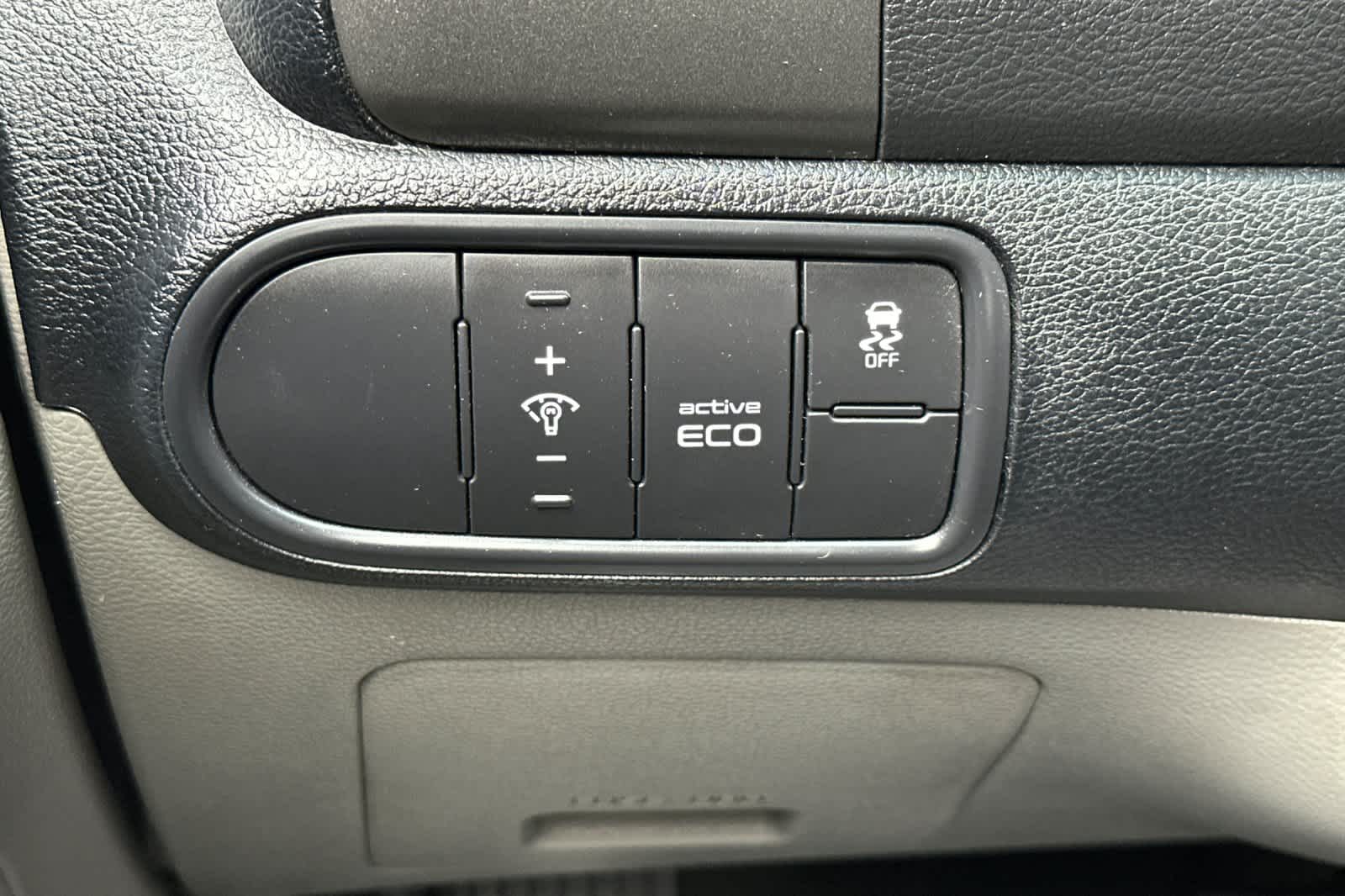 Thumbnail: 2015 Kia Forte - 26