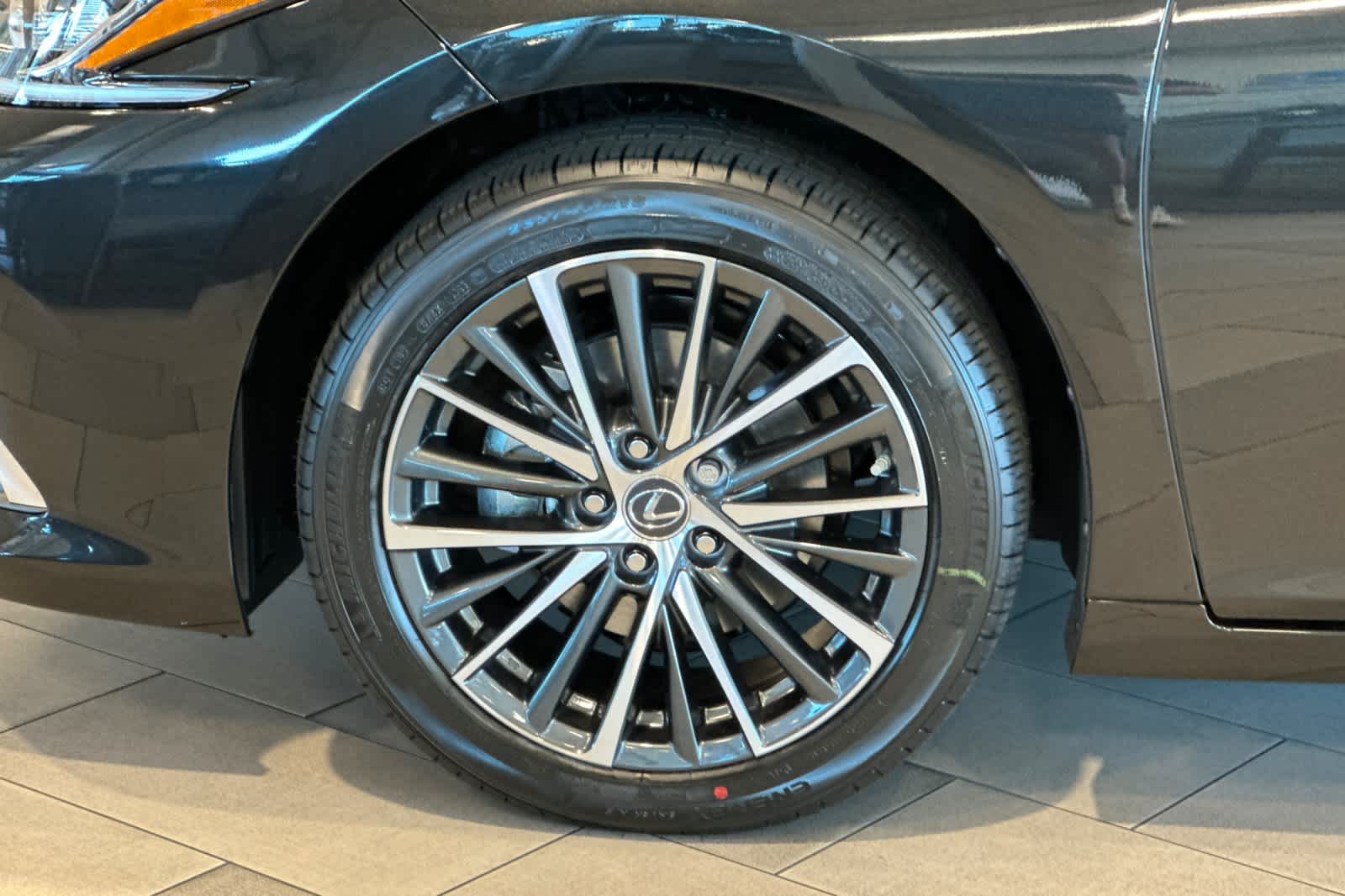 Thumbnail: 2025 Lexus ES - 28