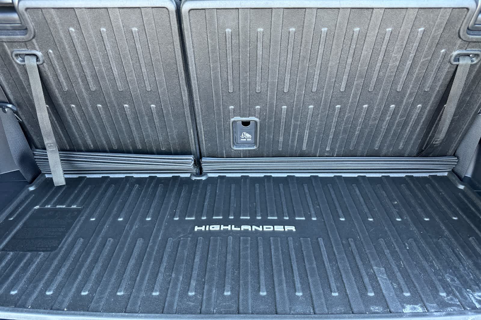 Thumbnail: 2022 Toyota Highlander - 16