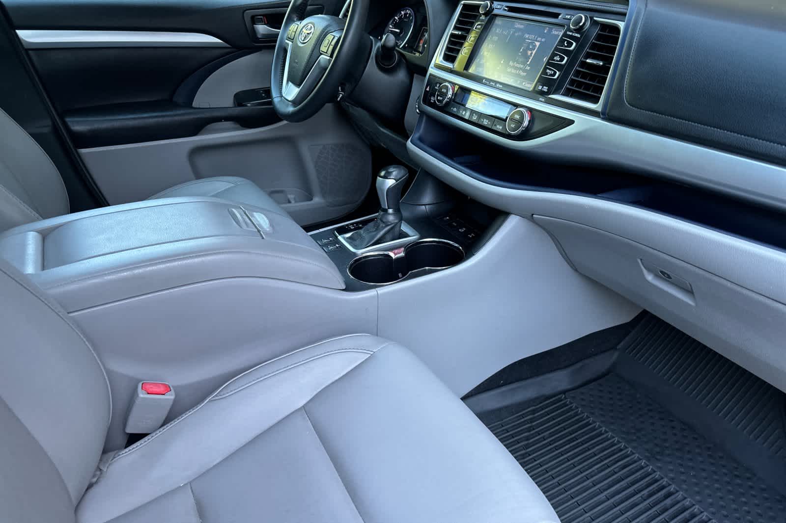 Thumbnail: 2016 Toyota Highlander - 17