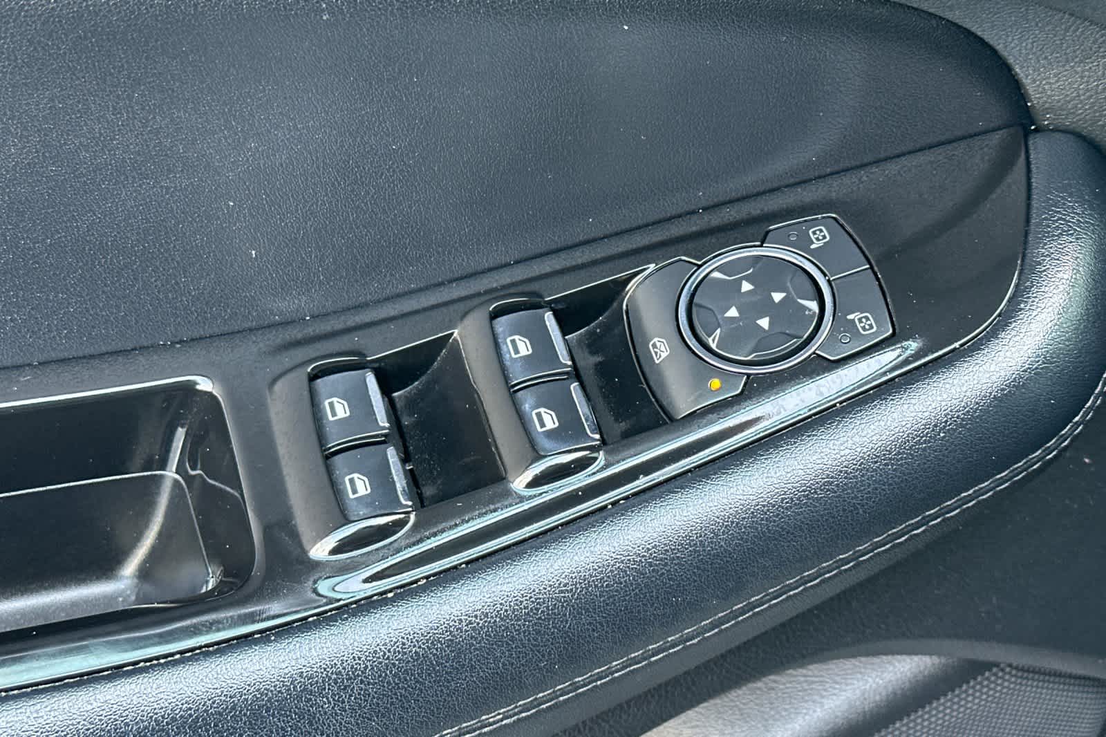 Thumbnail: 2015 Ford Edge - 13