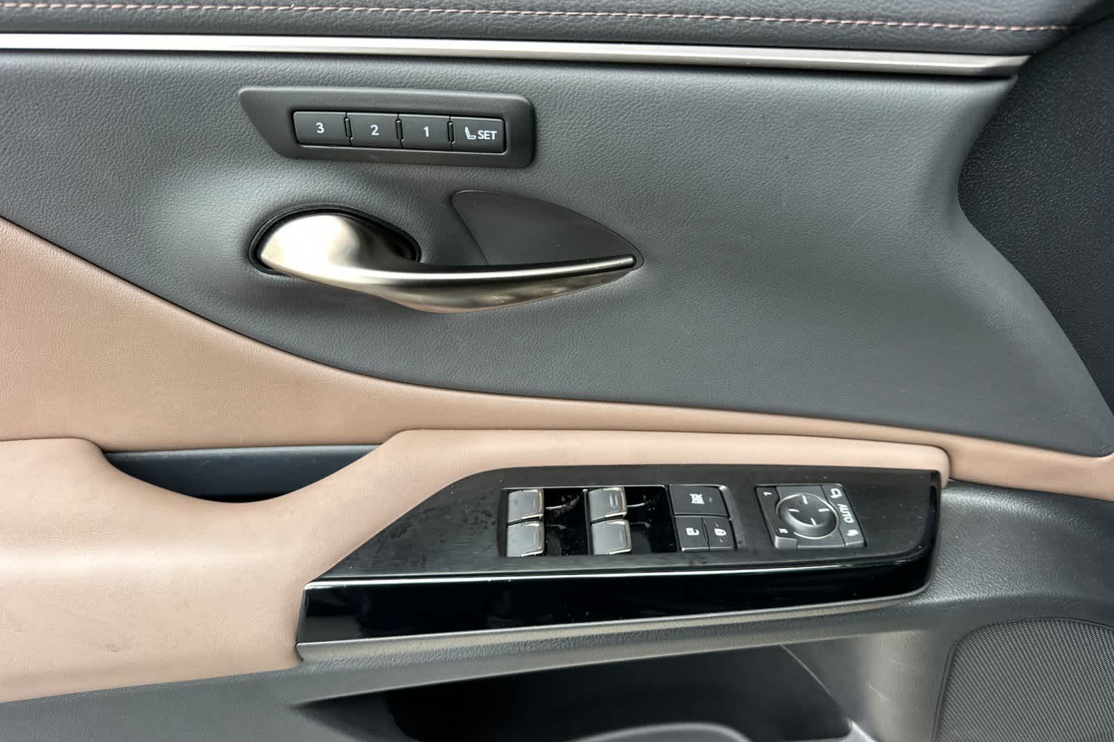 Thumbnail: 2025 Lexus ES - 12