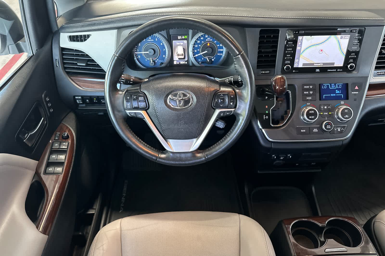 Thumbnail: 2019 Toyota Sienna - 14