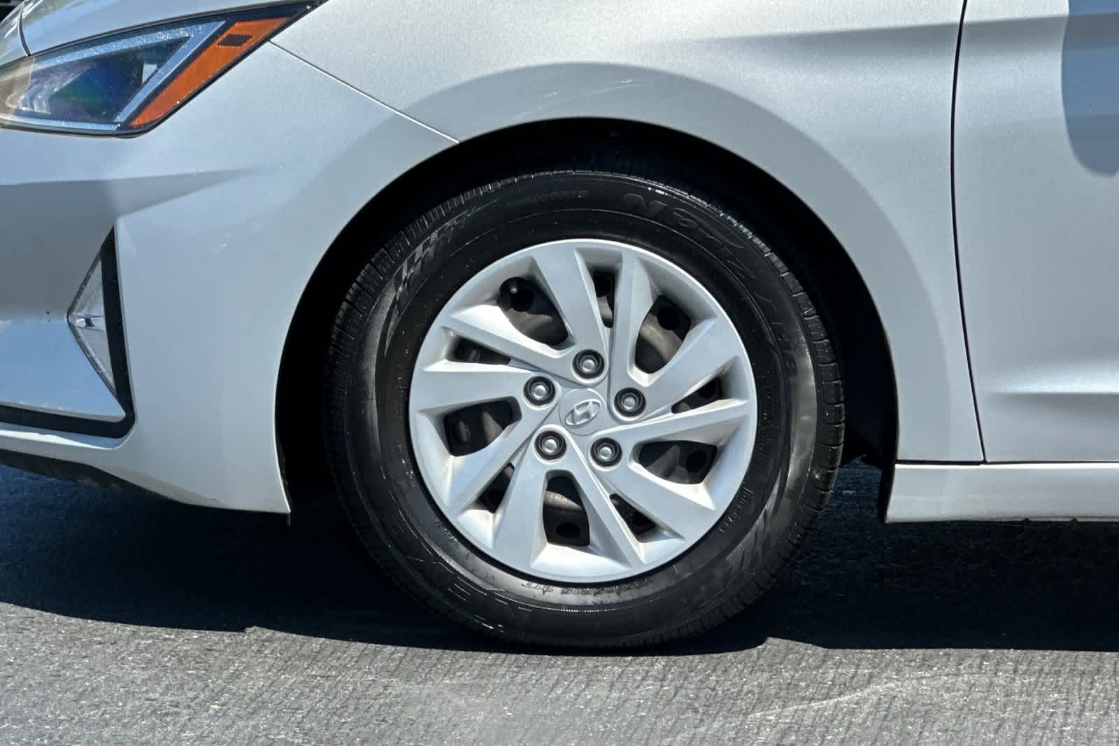 Thumbnail: 2019 Hyundai Elantra - 28
