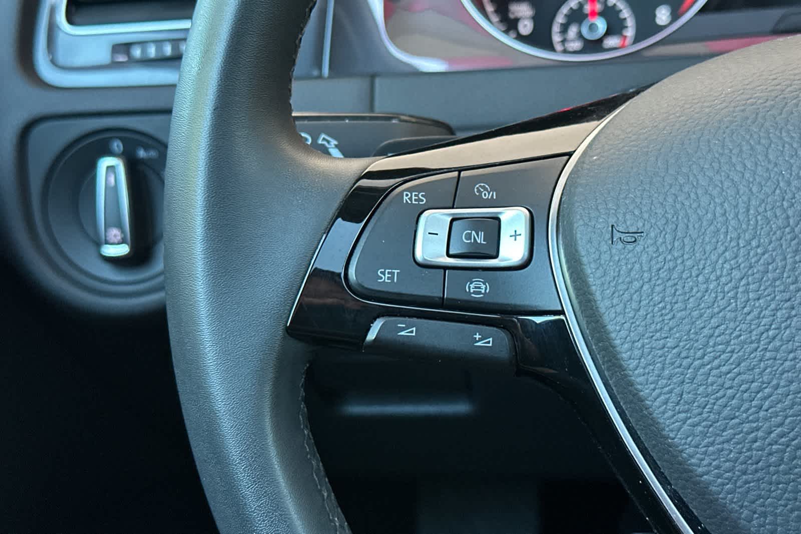 Thumbnail: 2021 Volkswagen Golf - 25
