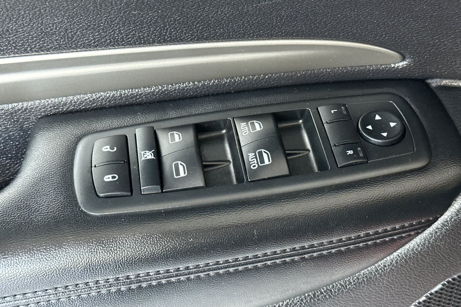 Thumbnail: 2017 Dodge Durango - 13