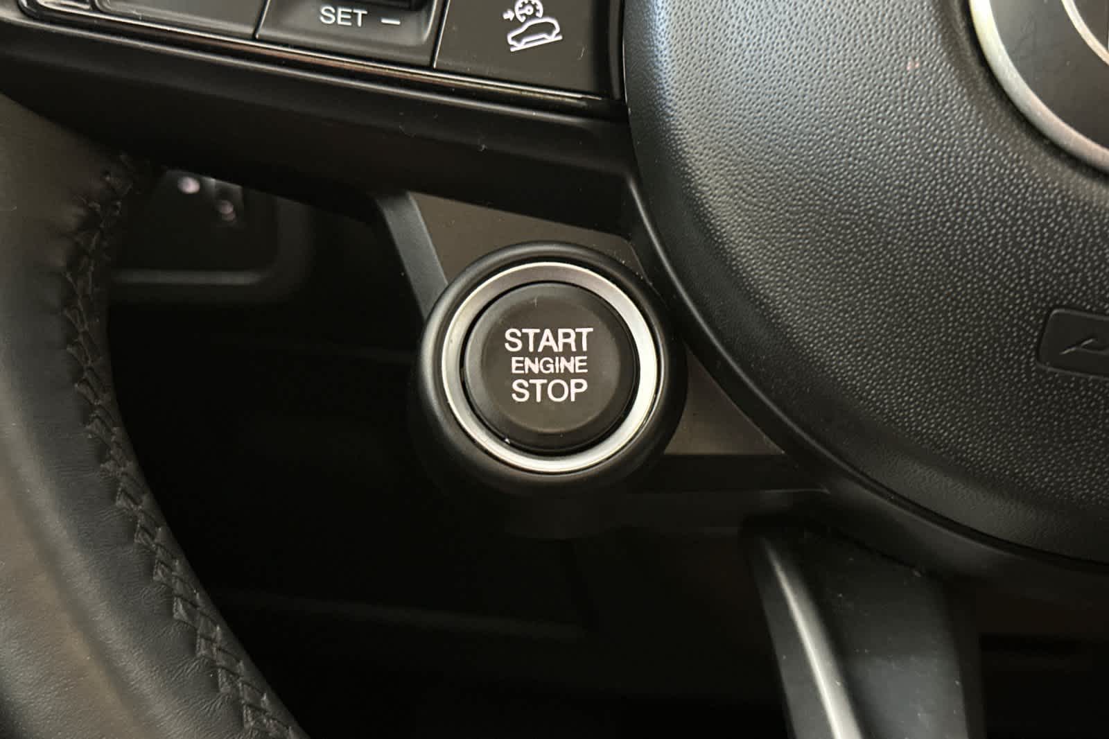 Thumbnail: 2022 Alfa Romeo Stelvio - 25