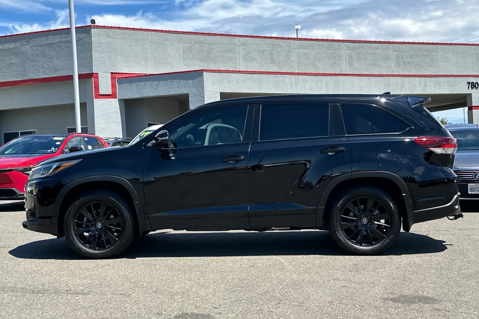 Thumbnail: 2019 Toyota Highlander - 9