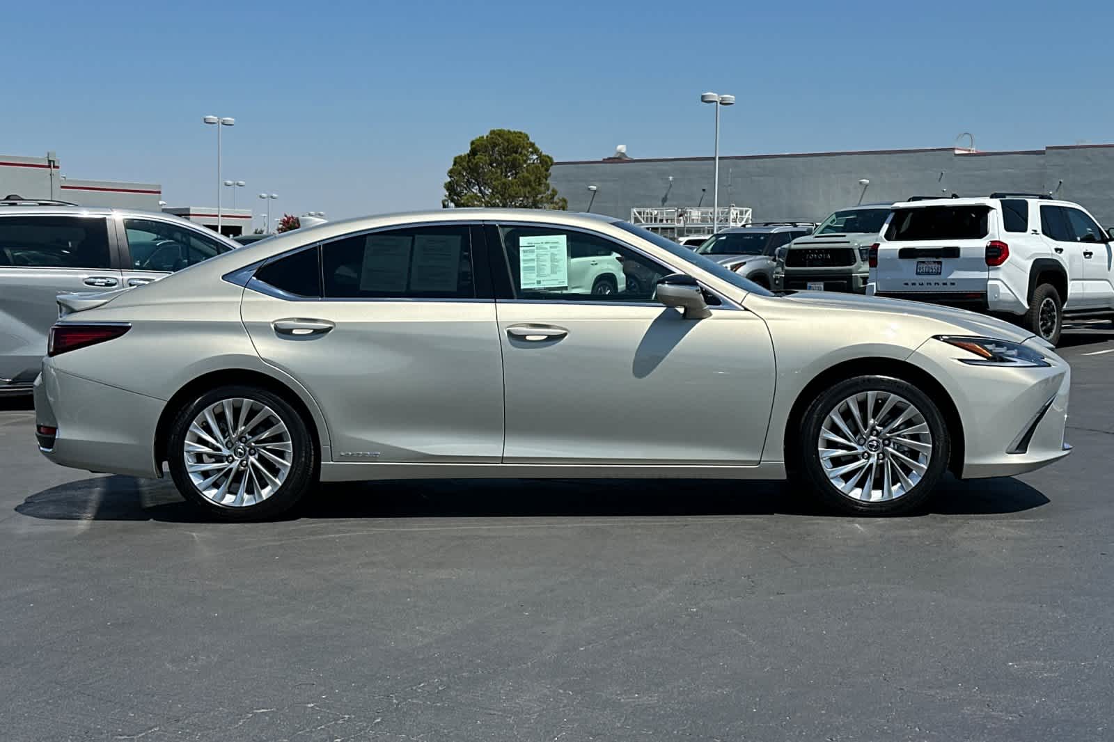 Thumbnail: 2022 Lexus ES - 6