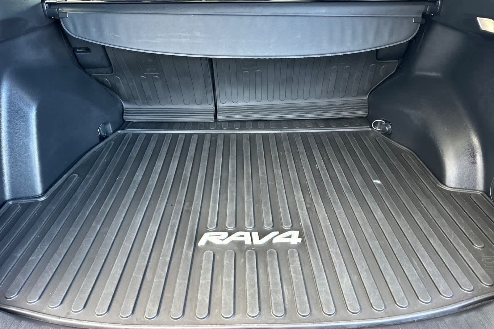 Thumbnail: 2022 Toyota RAV4 - 16